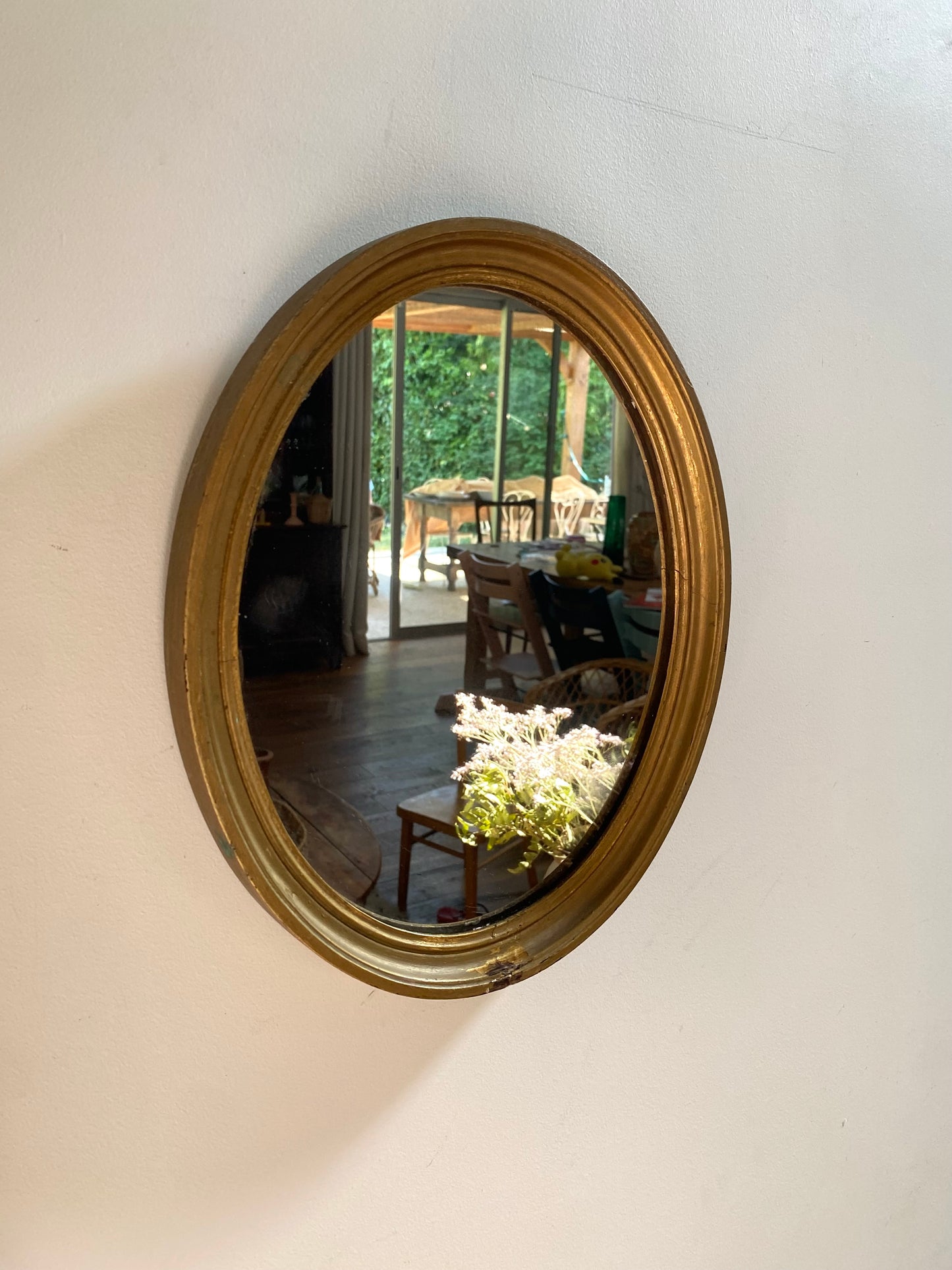 Miroir ovale en bois doré