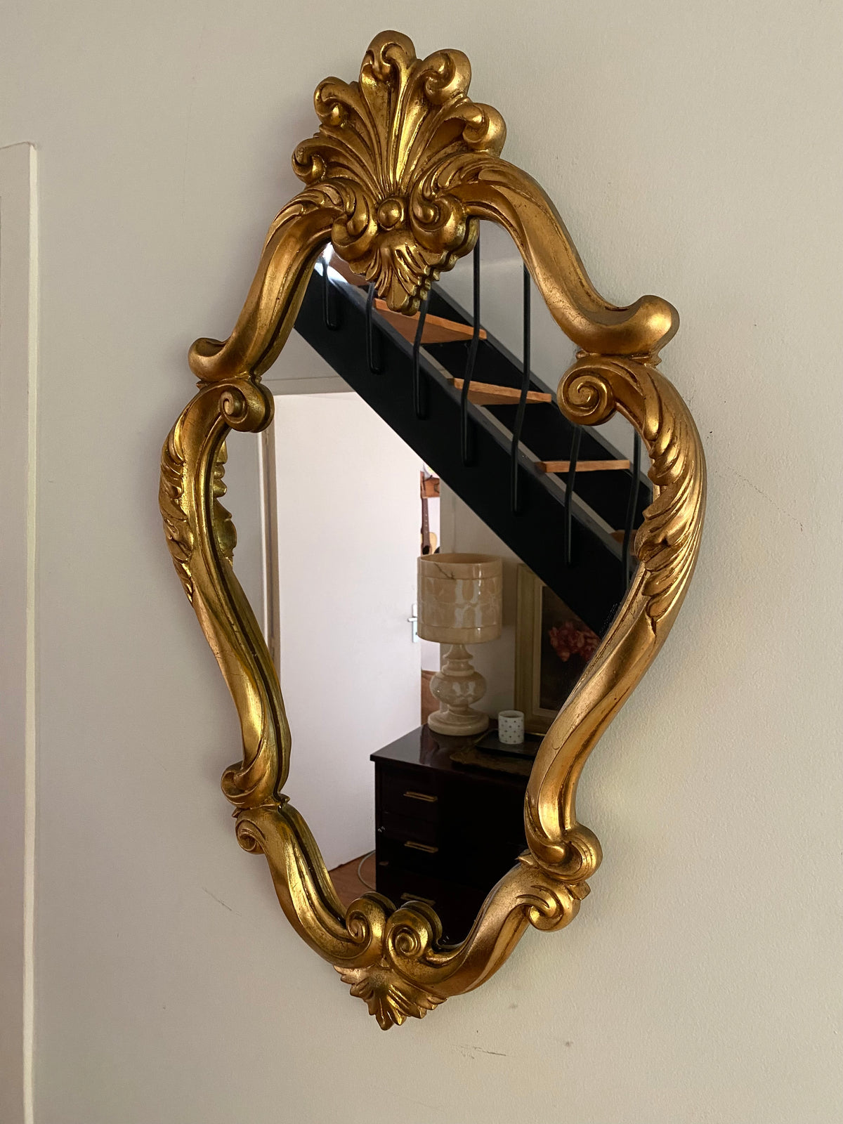 Miroir doré de style Louis XV, milieu du XXe siècle