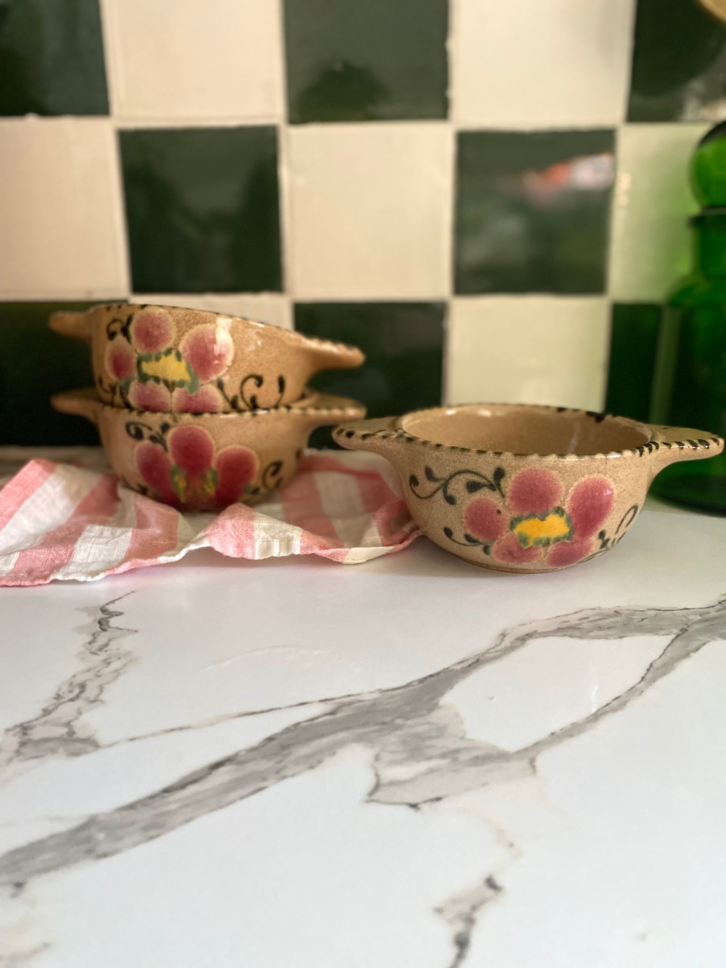 Bols en grès ancien