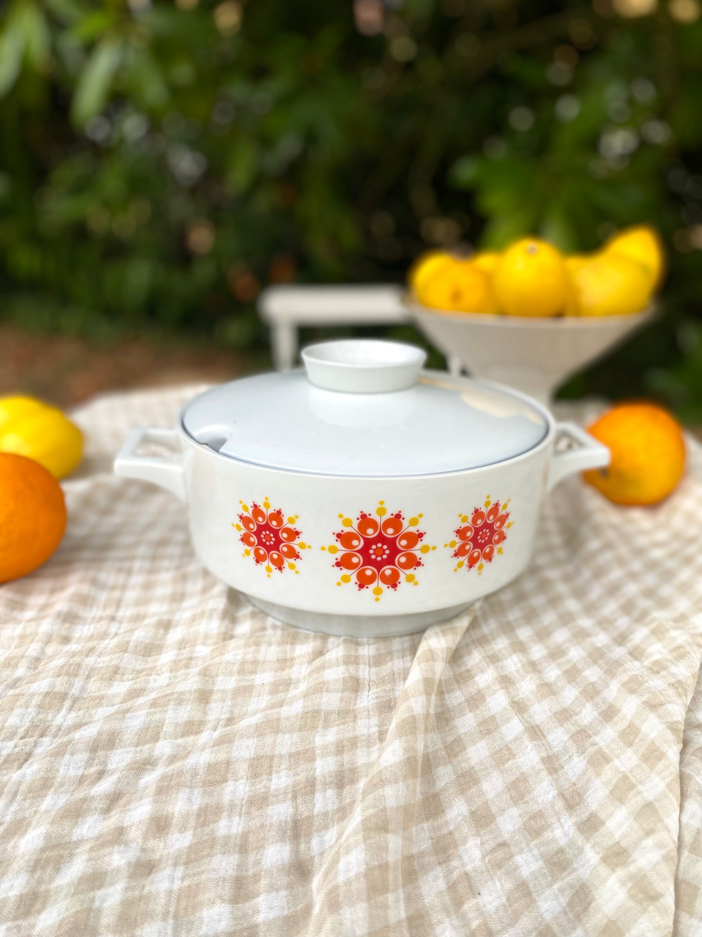 Soupière couverte Winterling, décor pop années 70