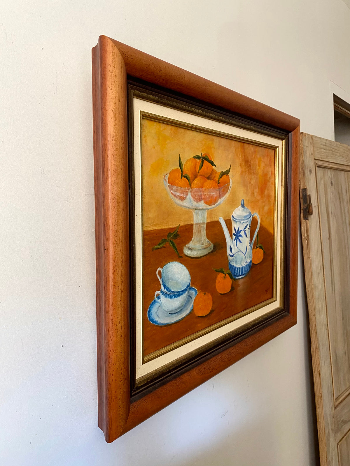 Tableau nature morte aux mandarines et faïence bleue, huile sur toile encadrée