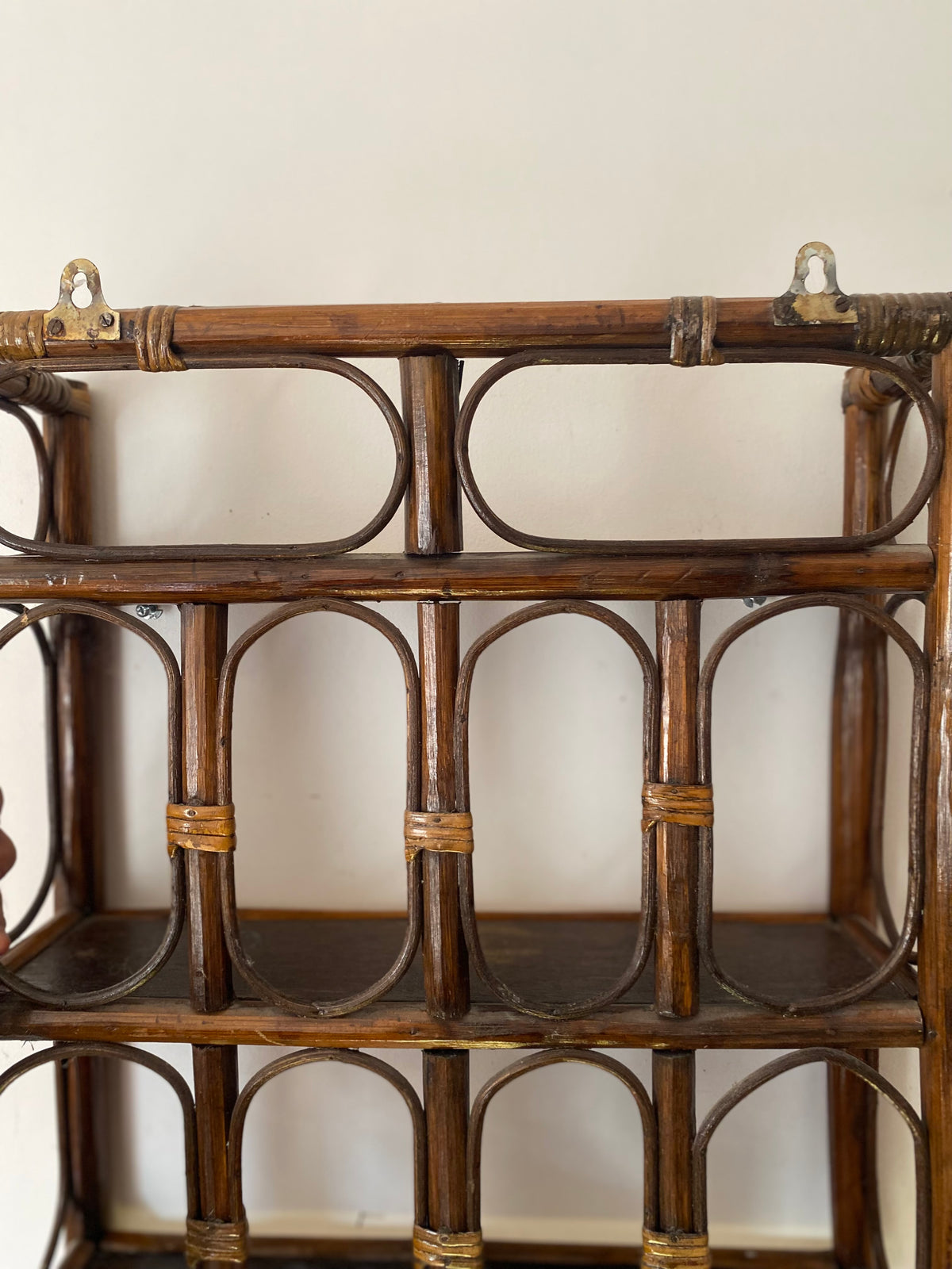 Étagère murale en bambou et rotin, années 60-70
