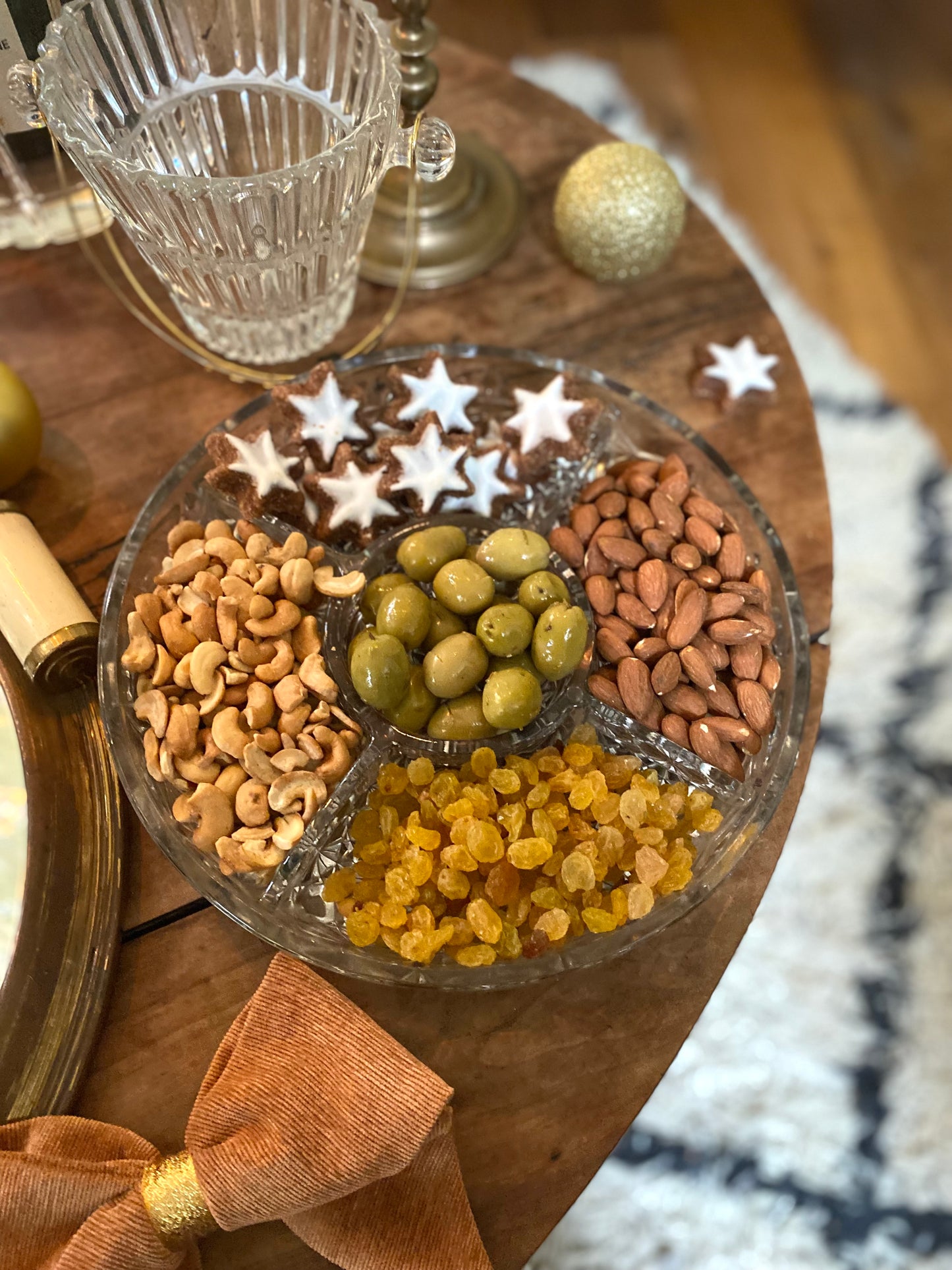 Plat à compartiment en verre moulé ancien