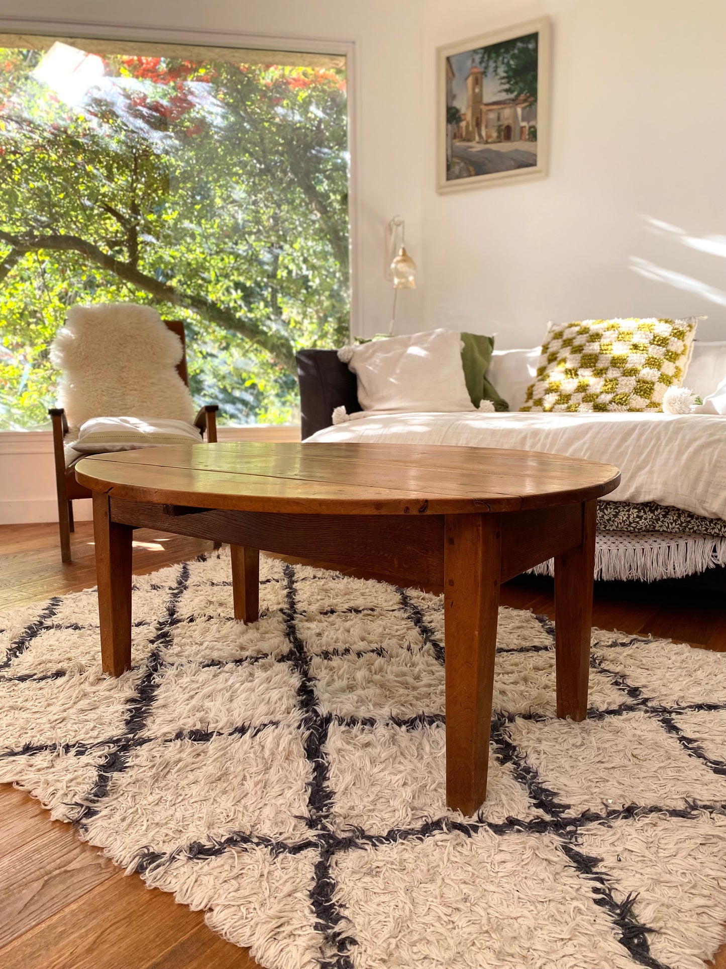 Table basse ancienne en noyer de 1900