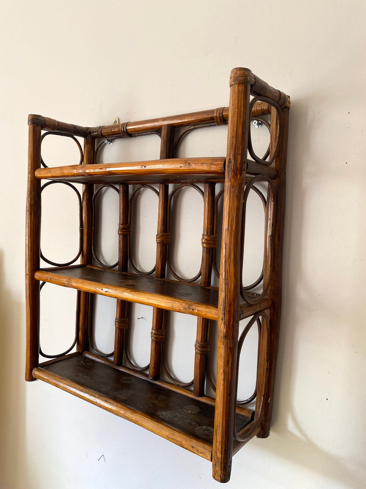 Étagère murale en bambou et rotin, années 60-70