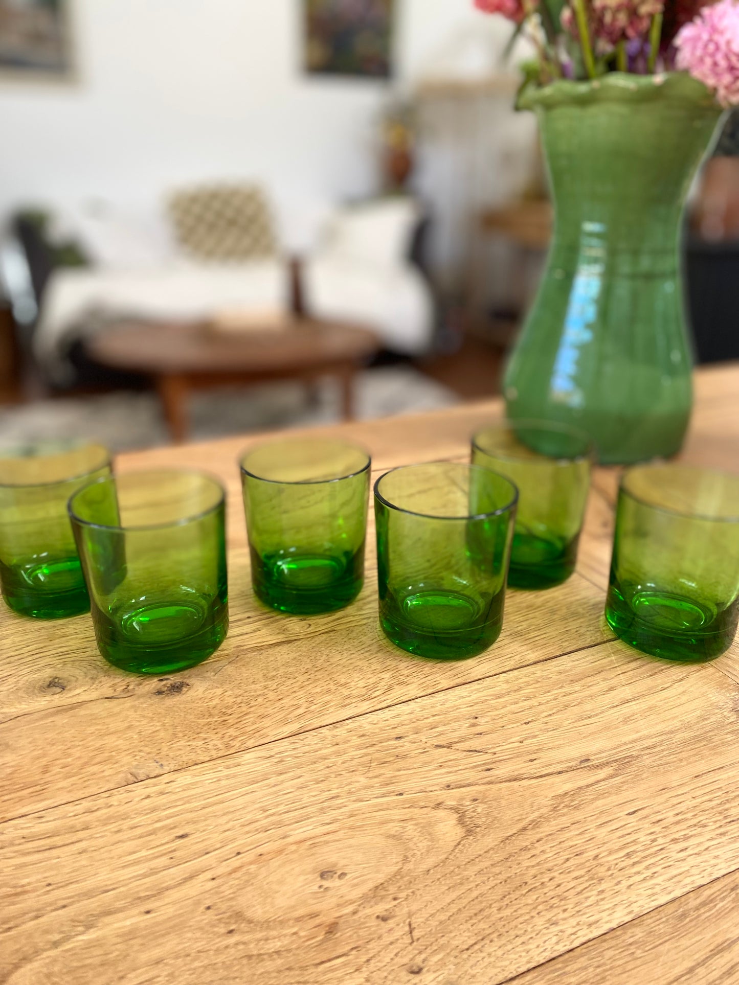 Série de 8 gobelets en verre teinté vert