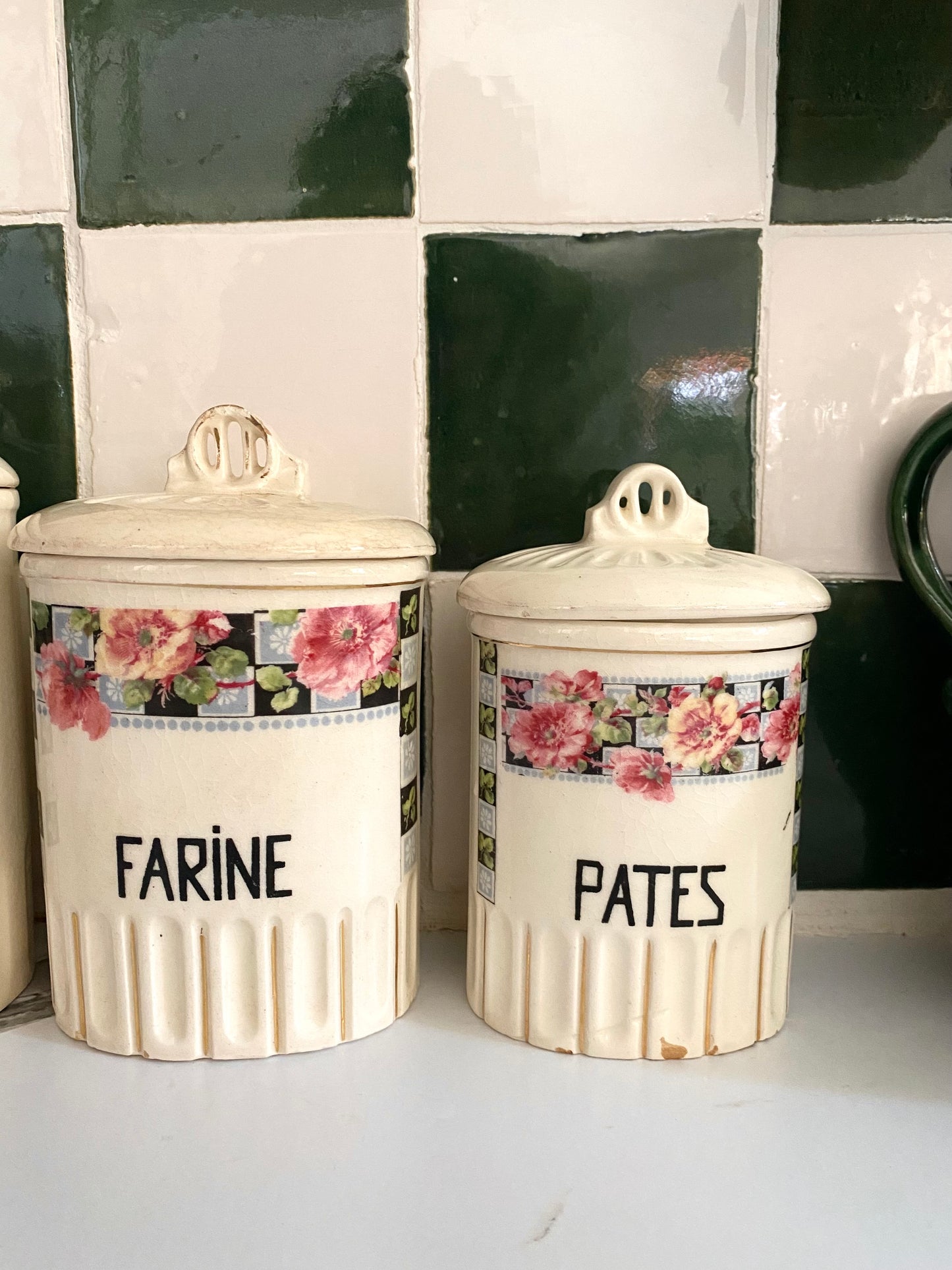 Série de pots à epices en faïence