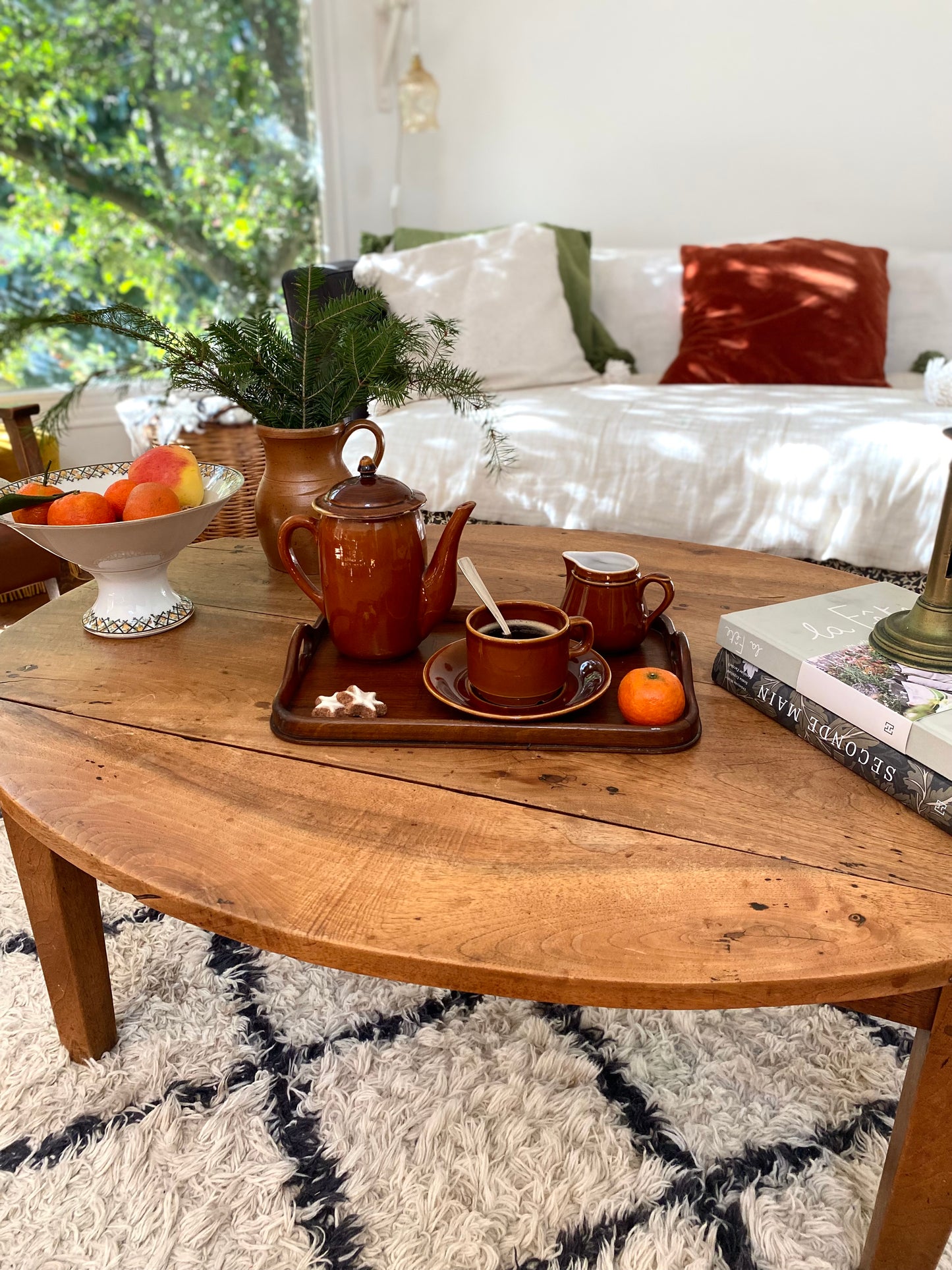 Table basse ancienne en noyer de 1900