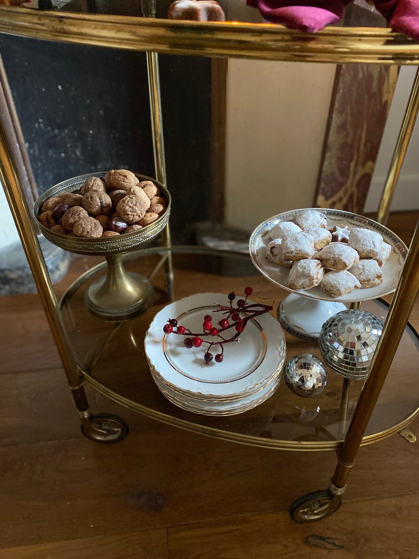 Desserte ancienne en laiton et verre fumé