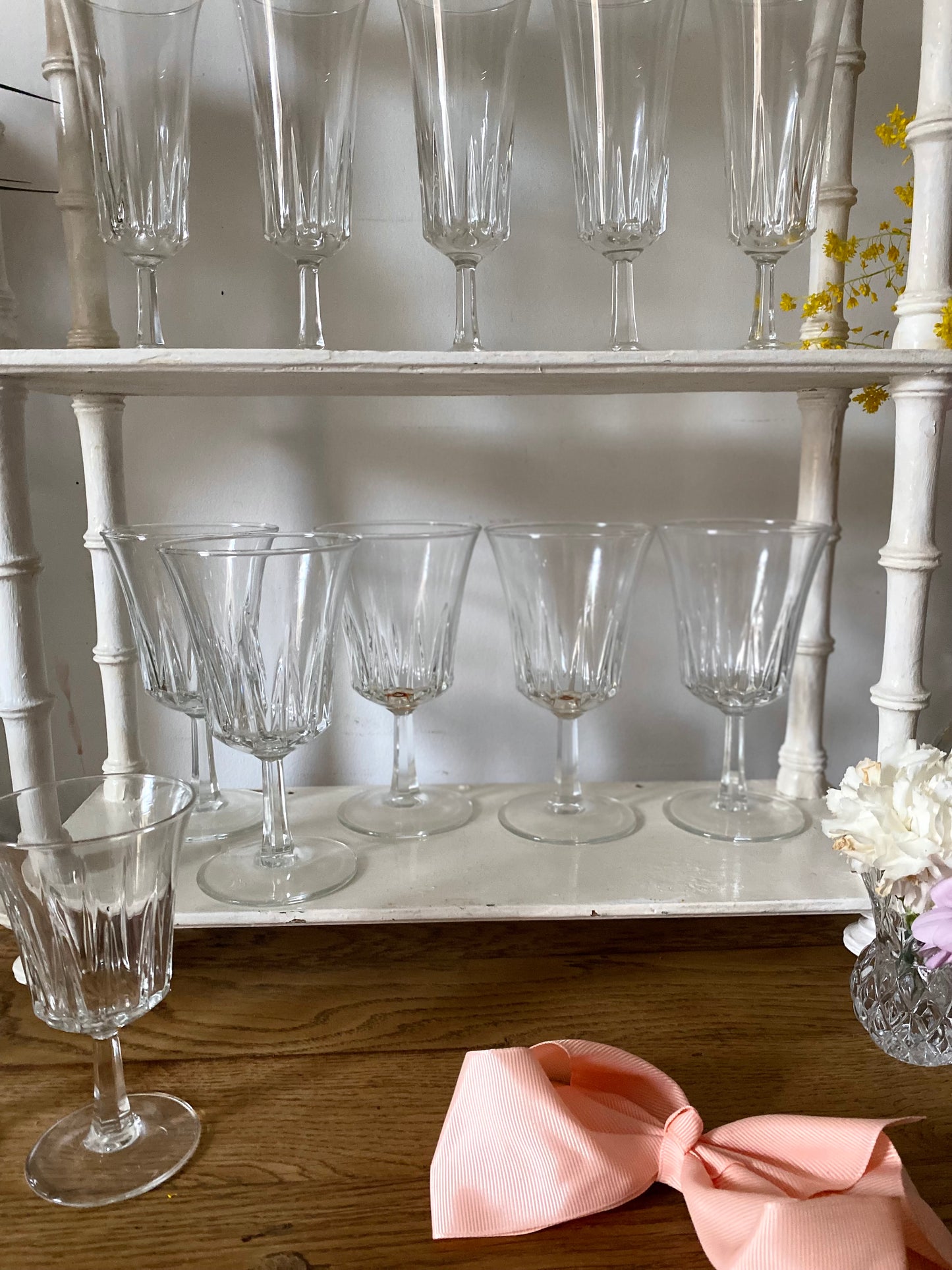 Service de 24 verres en verre ciselé