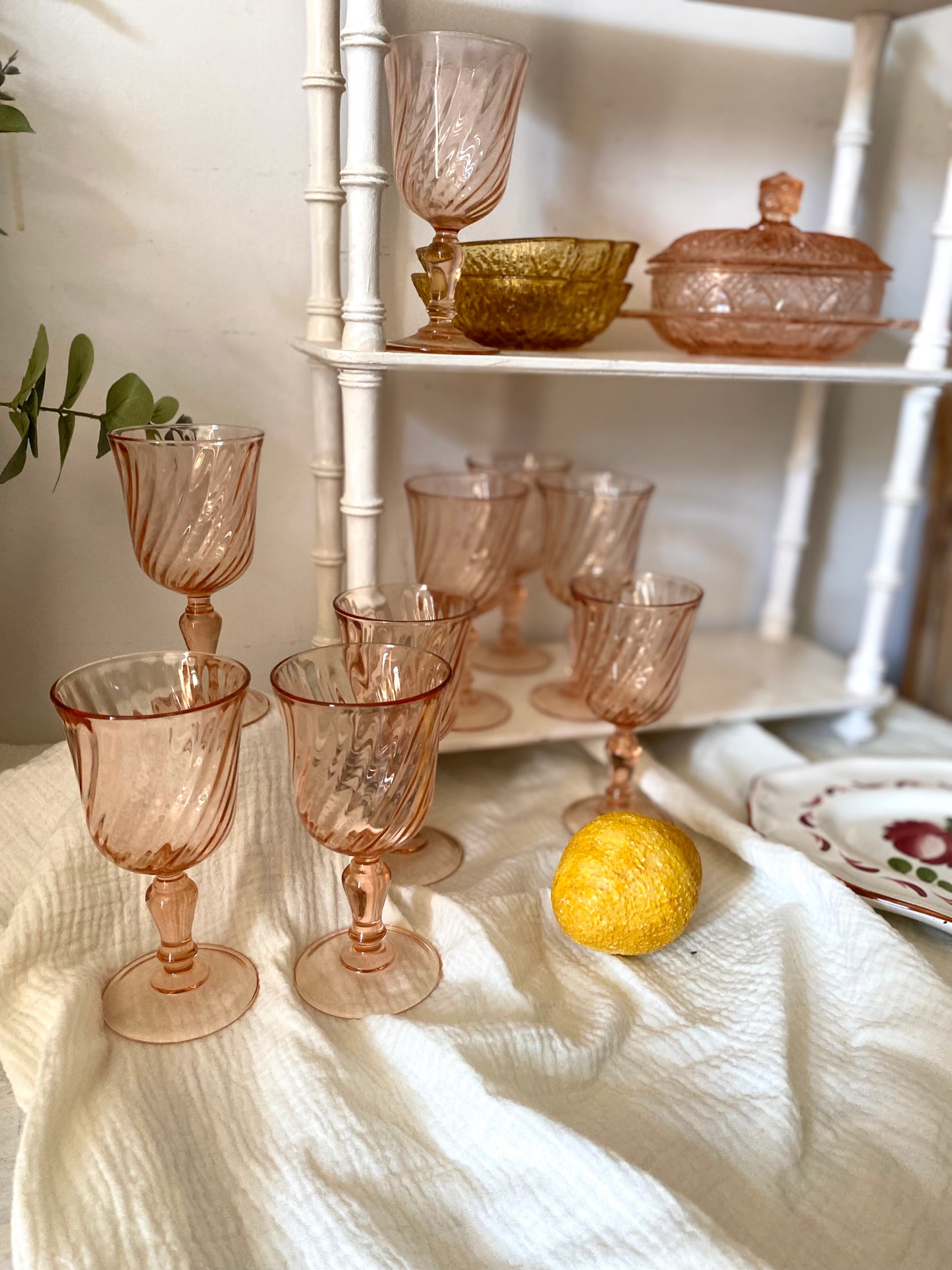 Lot de 9 verres à eau Rosaline en verre rose torsadé, Luminarc vintage