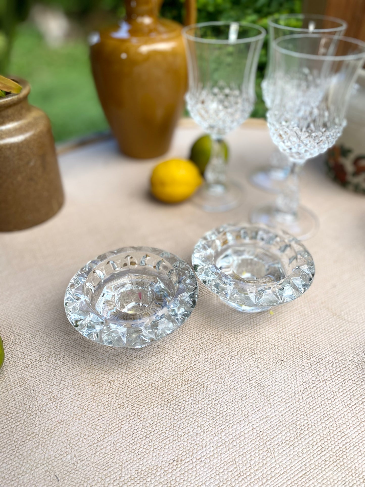 Paire de bougeoirs en verre ancien