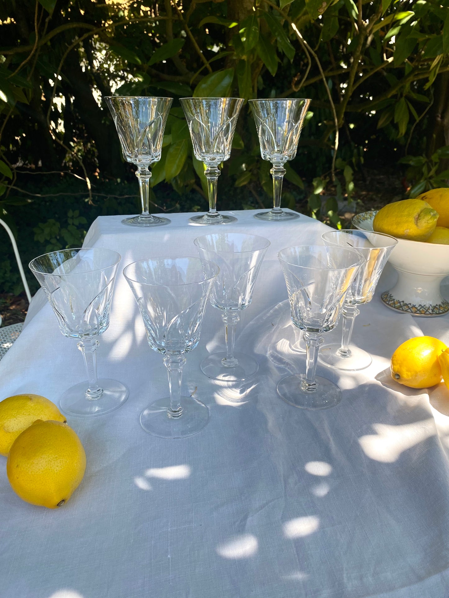 Service de 8 grands verres à vin en cristal taillé