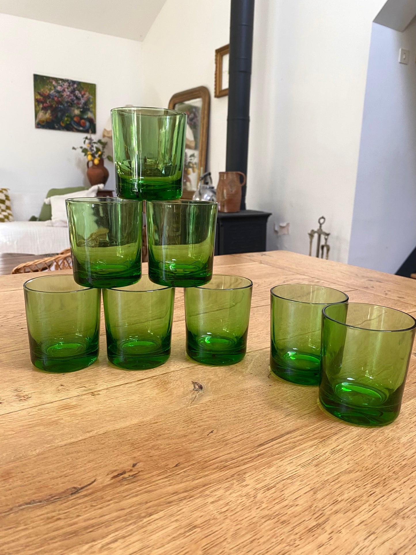 Série de 8 gobelets en verre teinté vert