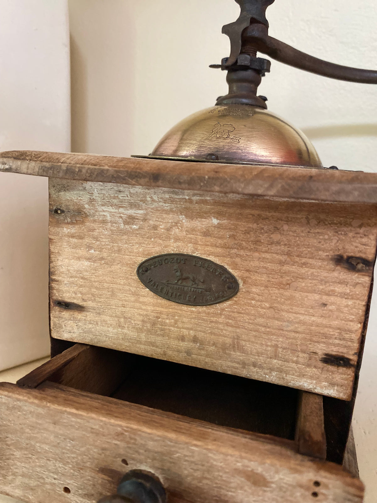 Moulin à café Peugeot Frères, Valentigney – bois et laiton