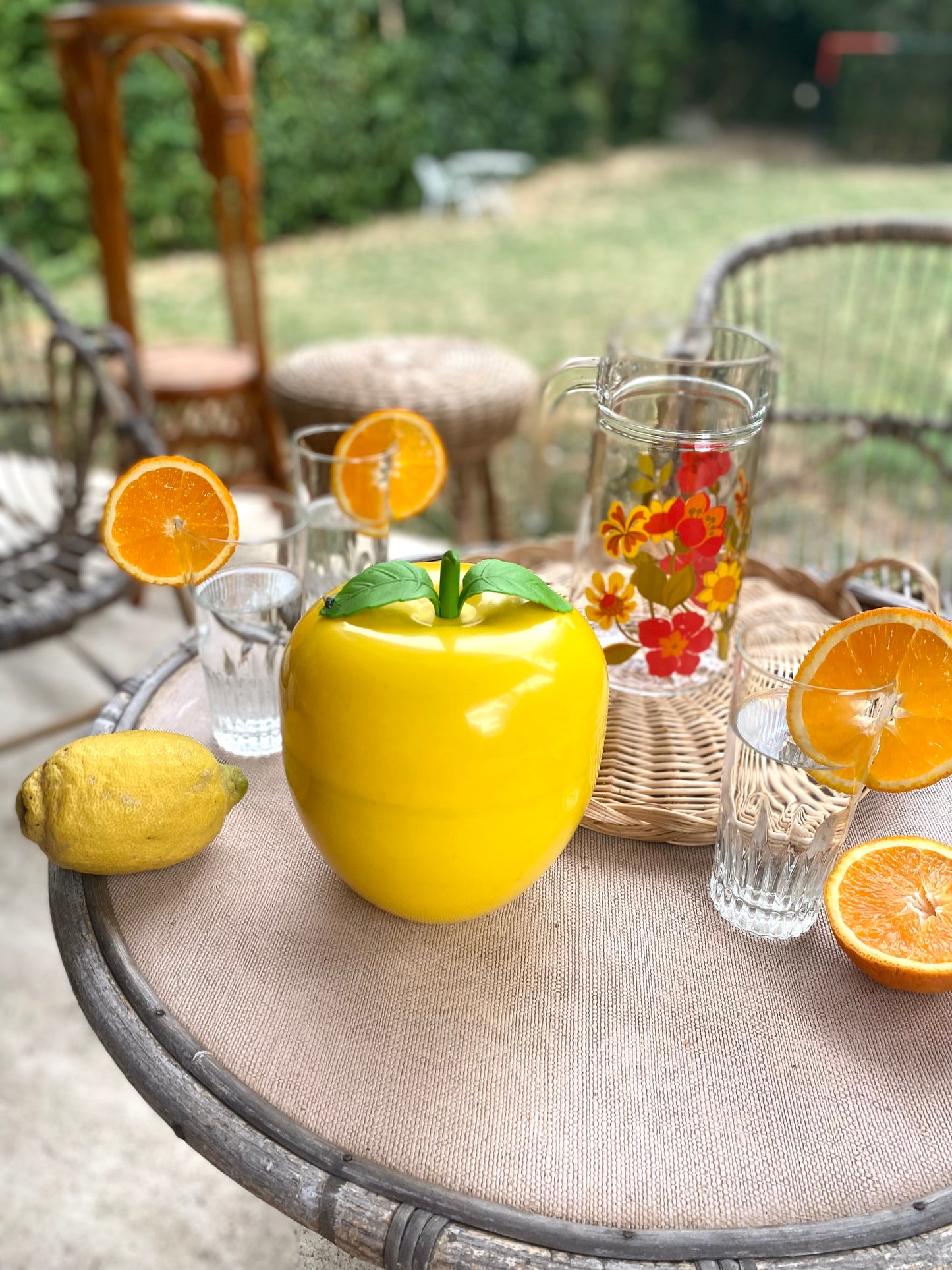 Seau à glaçons "pomme" vintage en plastique jaune, années 70