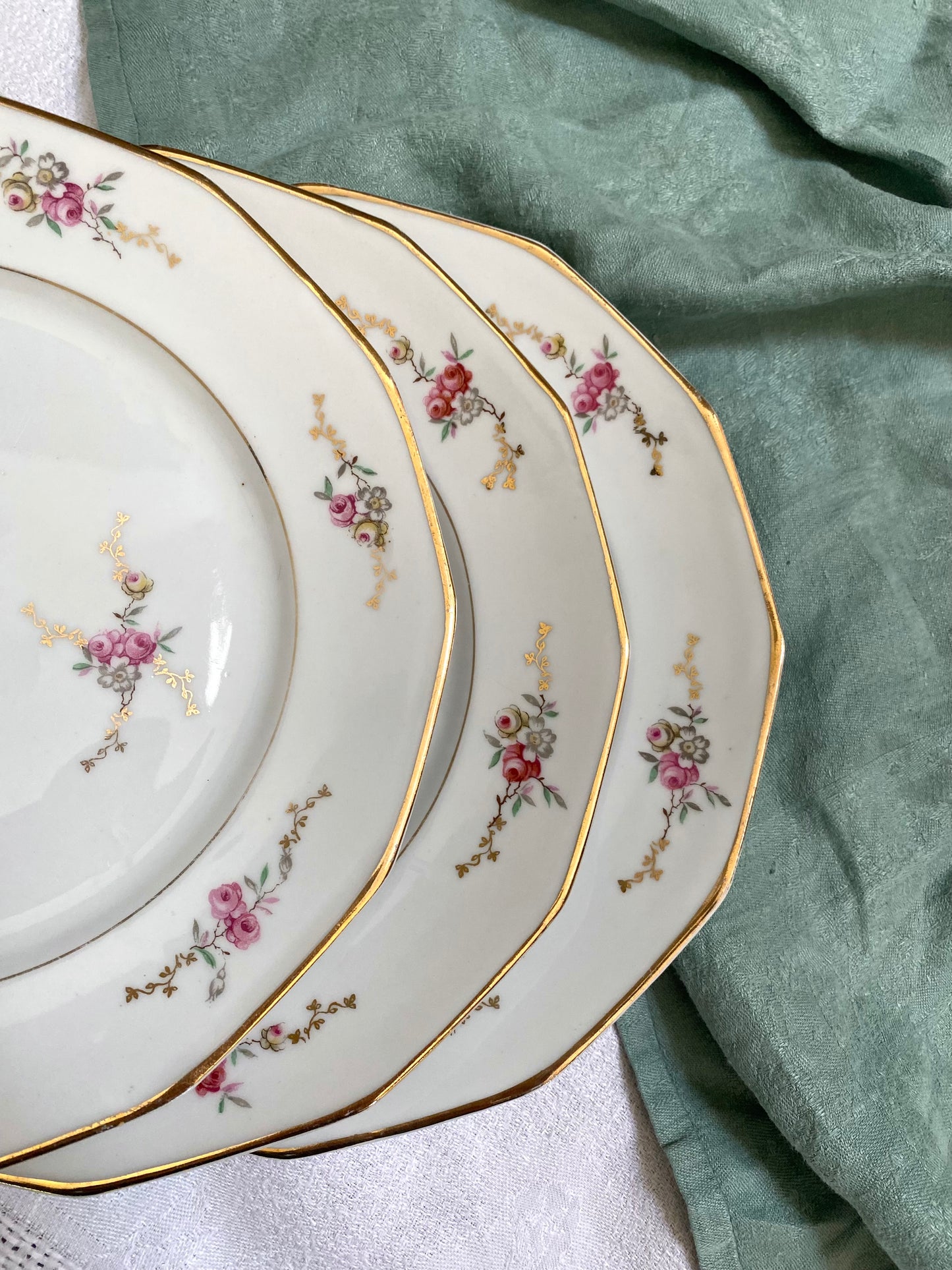 Assiettes plates - Porcelaine du Berry - CH-R France - Circa 1900