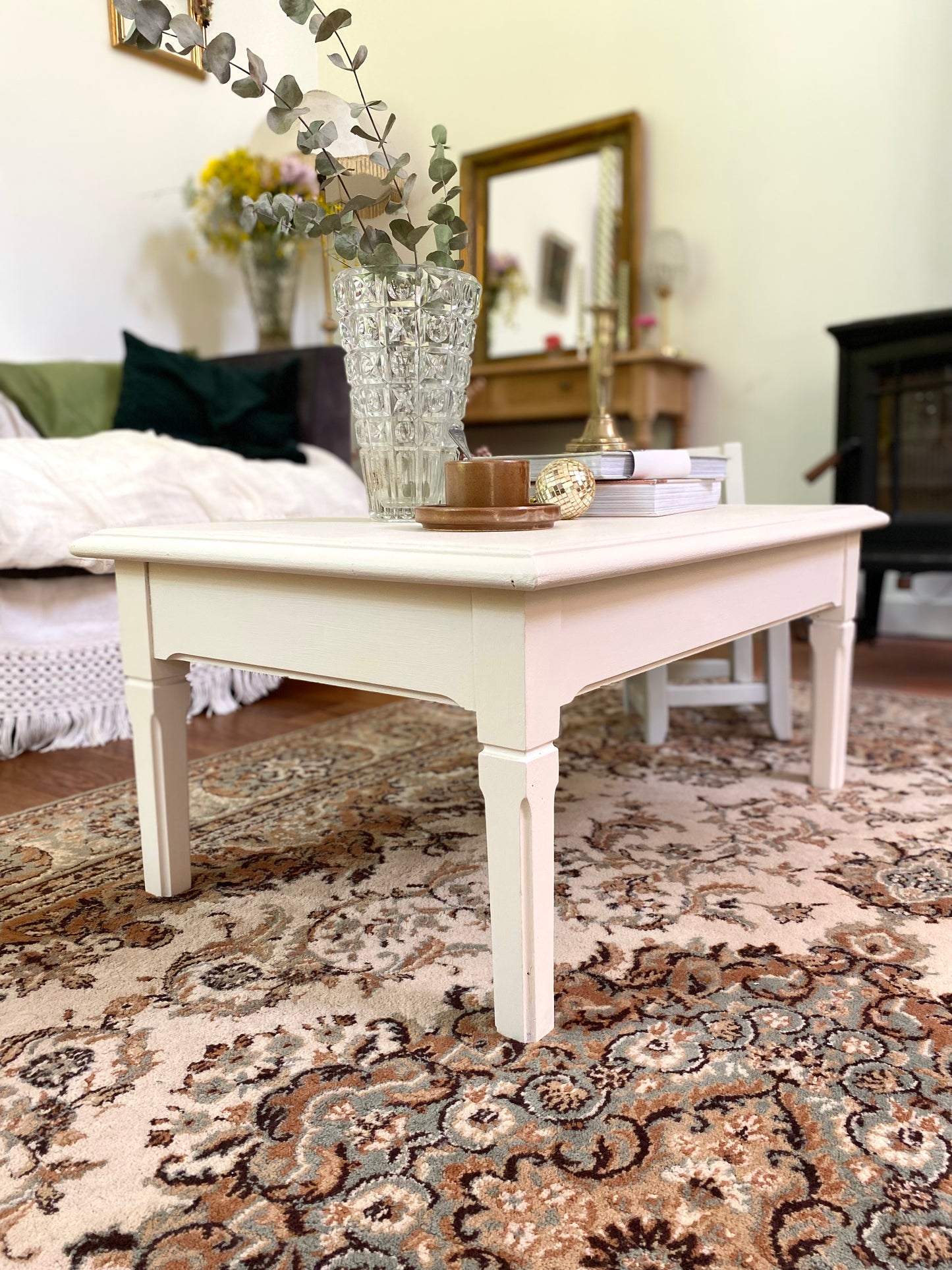 Table basse en bois ancien repeinte