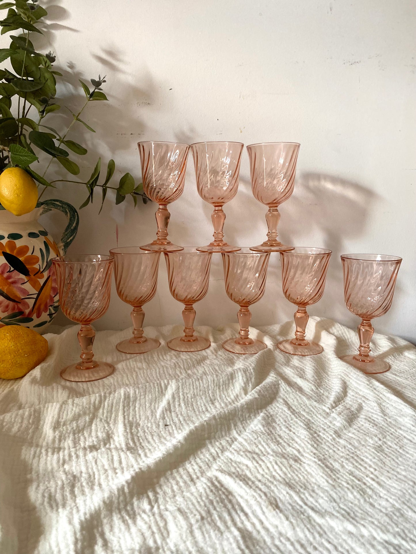 Lot de 9 verres à eau Rosaline en verre rose torsadé, Luminarc vintage