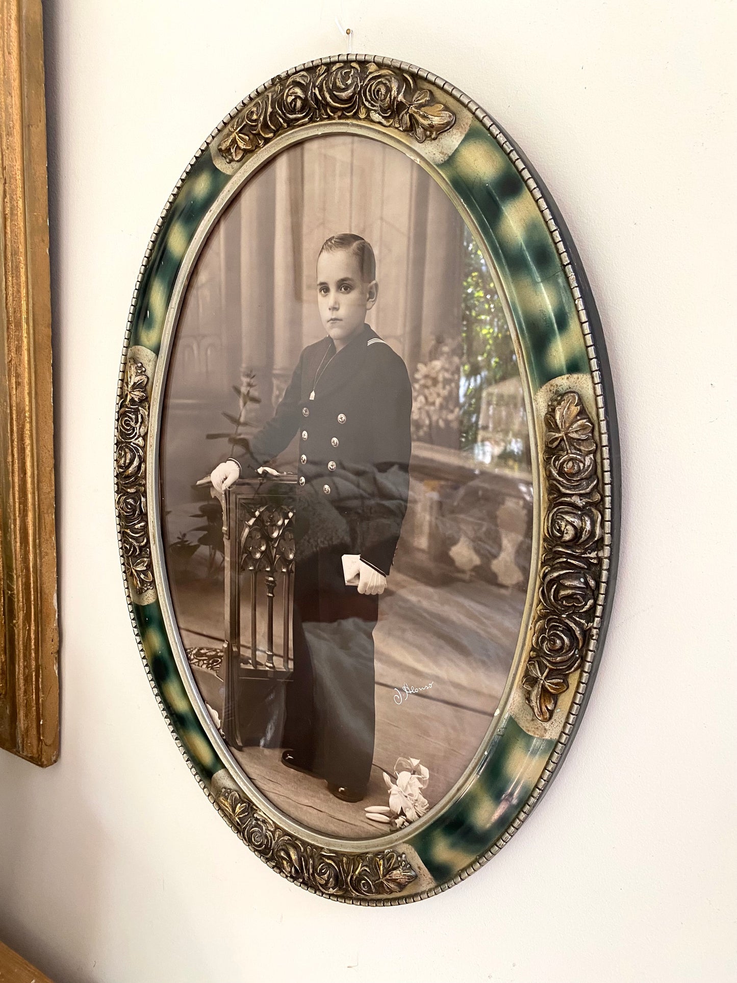 Portrait ancien ovale sous verre - Cadre Art Nouveau - 

Fin XIXème / Début XXème siècle (circa 1900).