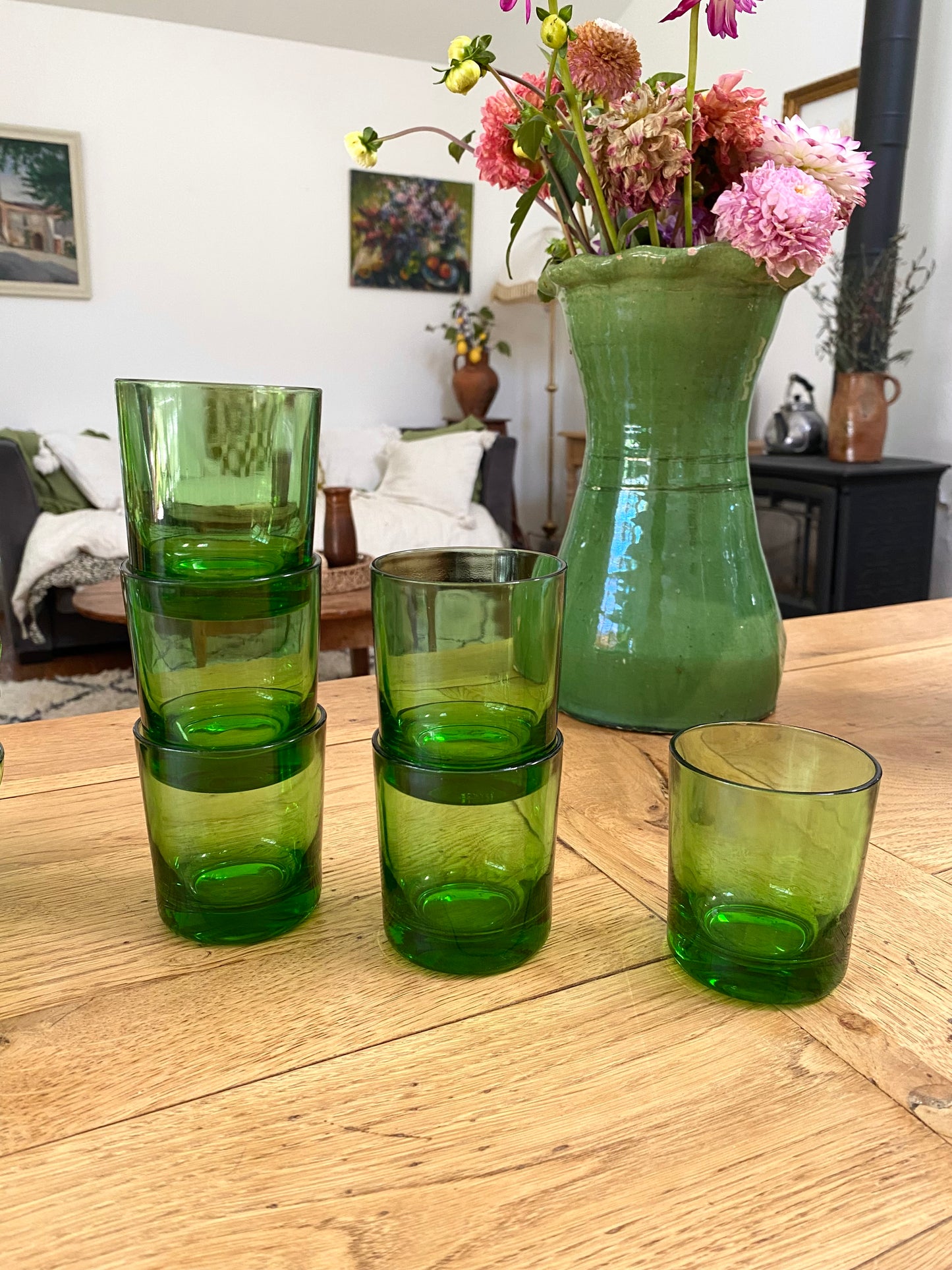 Série de 8 gobelets en verre teinté vert