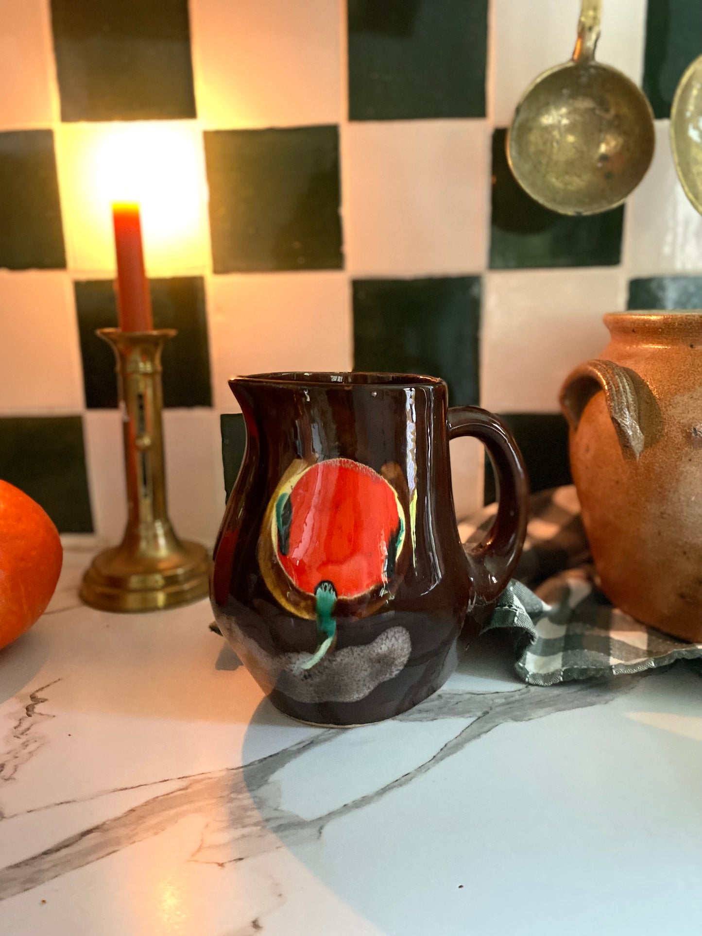 Duo de pichets en céramique ancienne