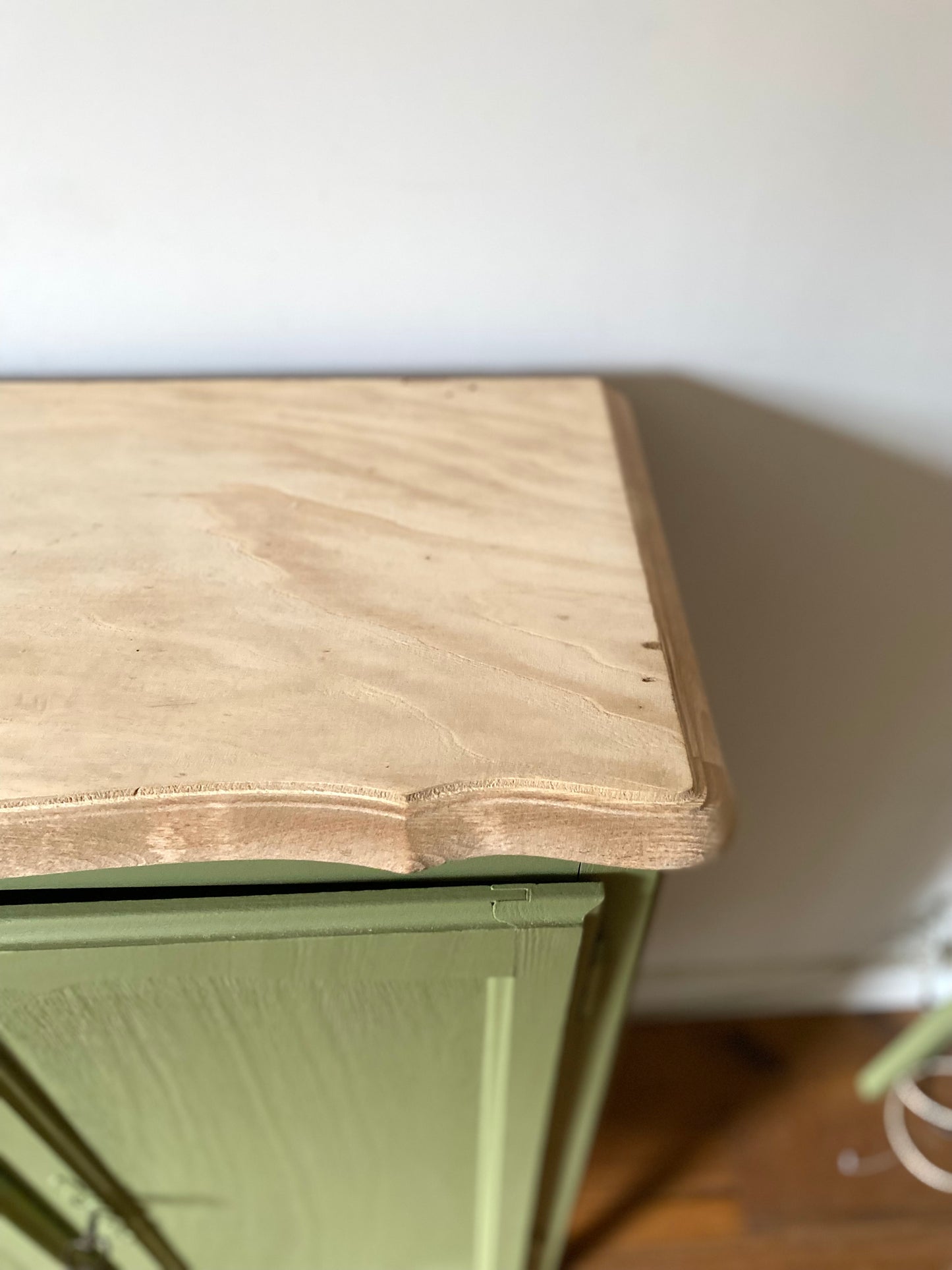 Buffet parisien ancien à chaussures