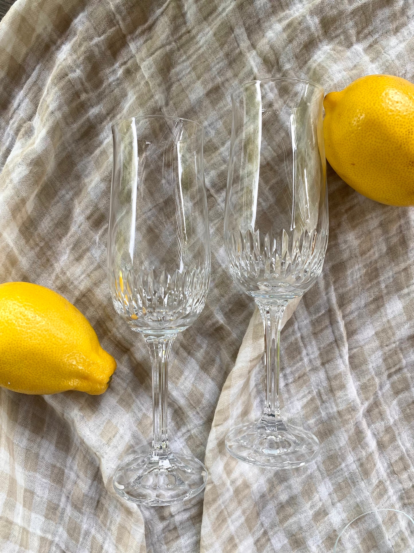 Service de 10 flûtes à champagne en verre taillé, 1960