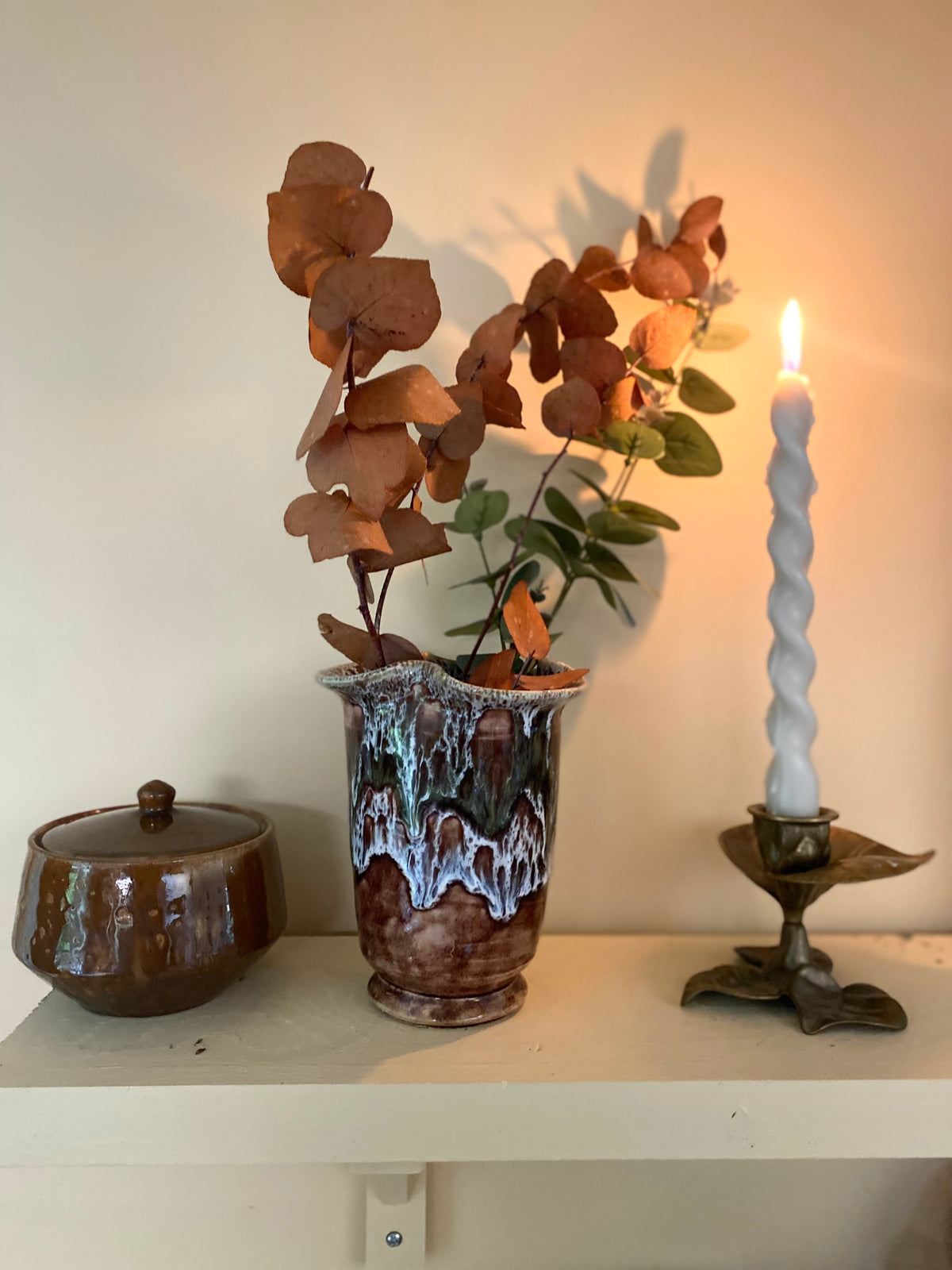 Vase en céramique émaillée à glaçure coulante, bord ondulé, années 60-70