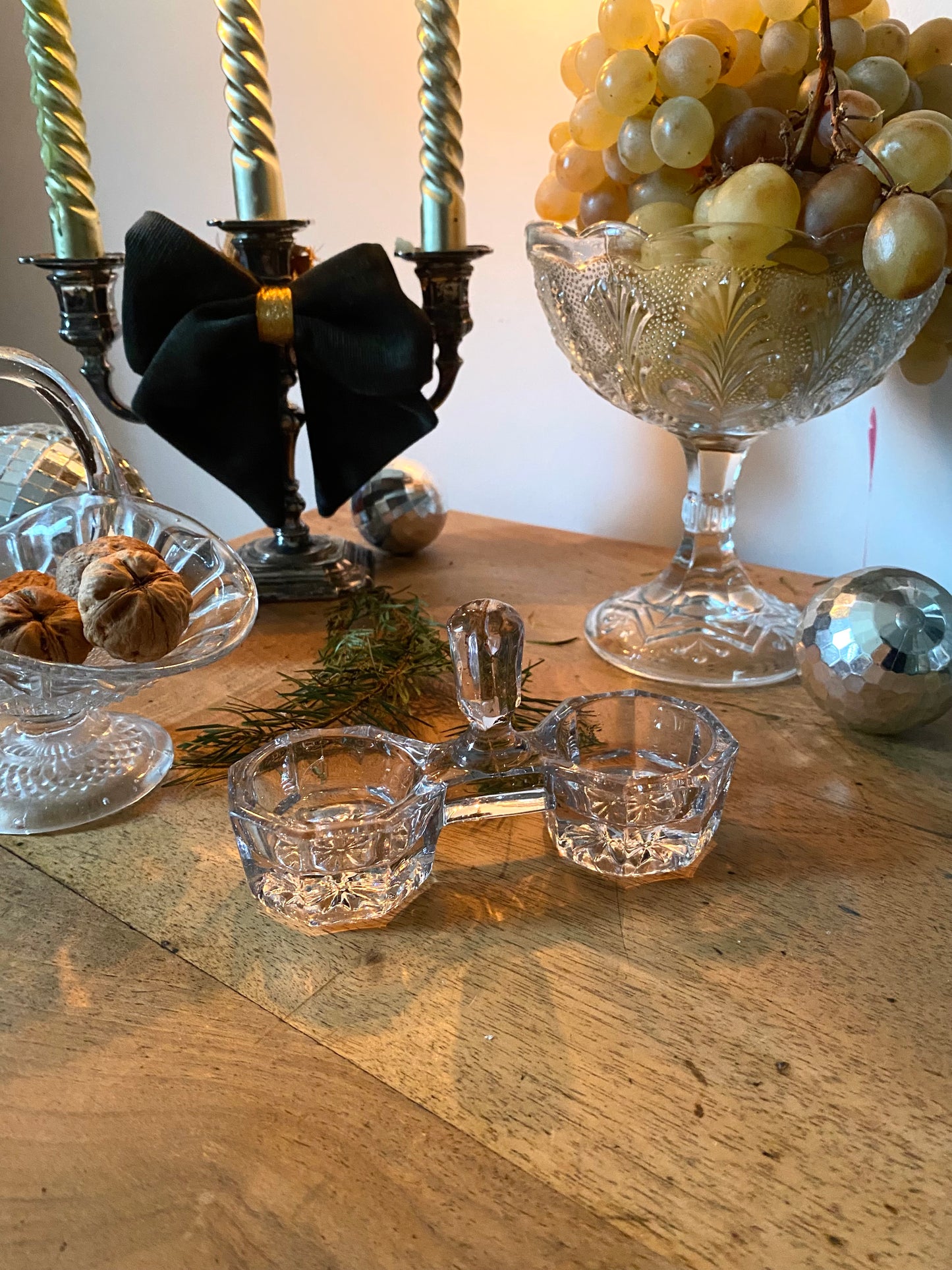 Saleron double (ou salière-poivrière de table).