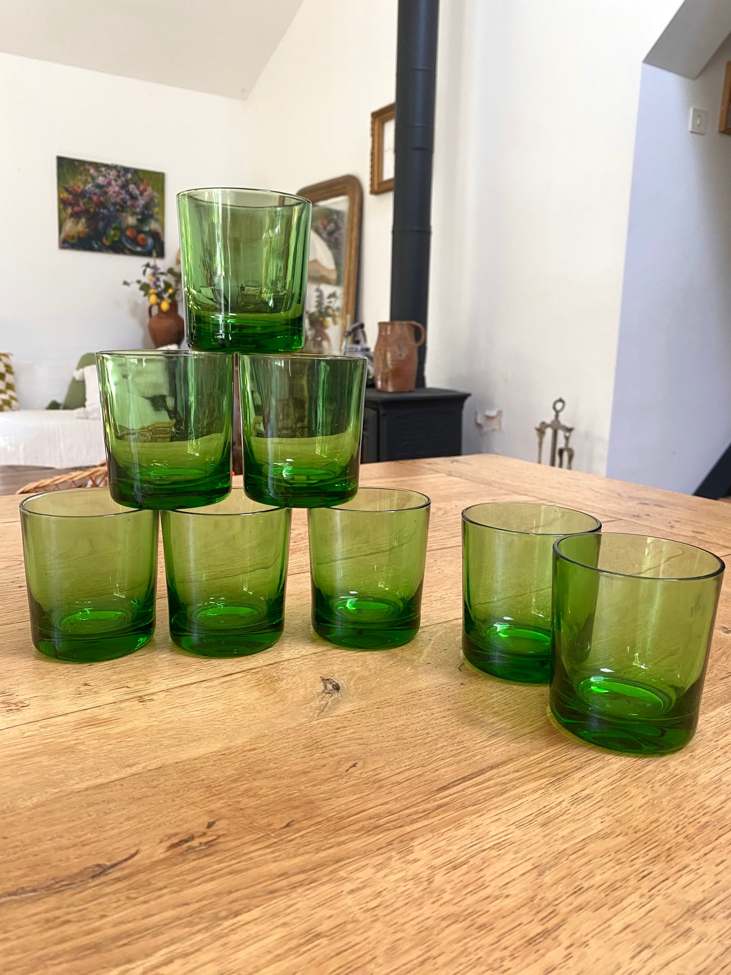 Série de 8 gobelets en verre teinté vert