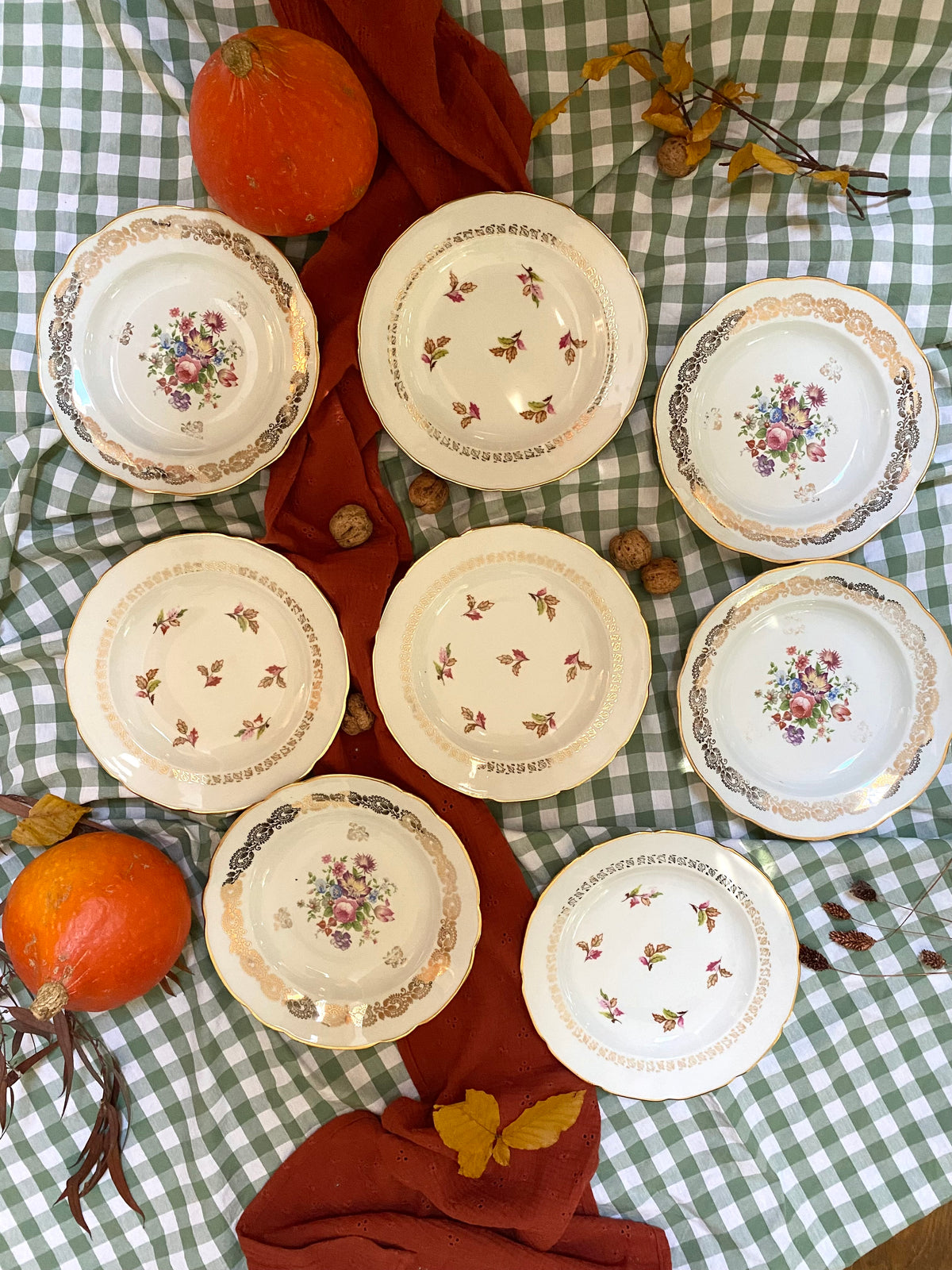 Ensemble de 8 assiettes creuses en porcelaine, années 50