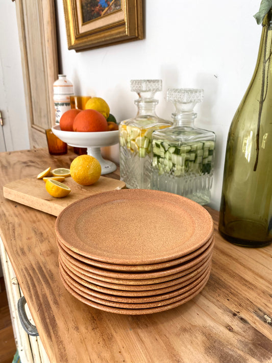 9 Assiettes à dessert en grès ancien