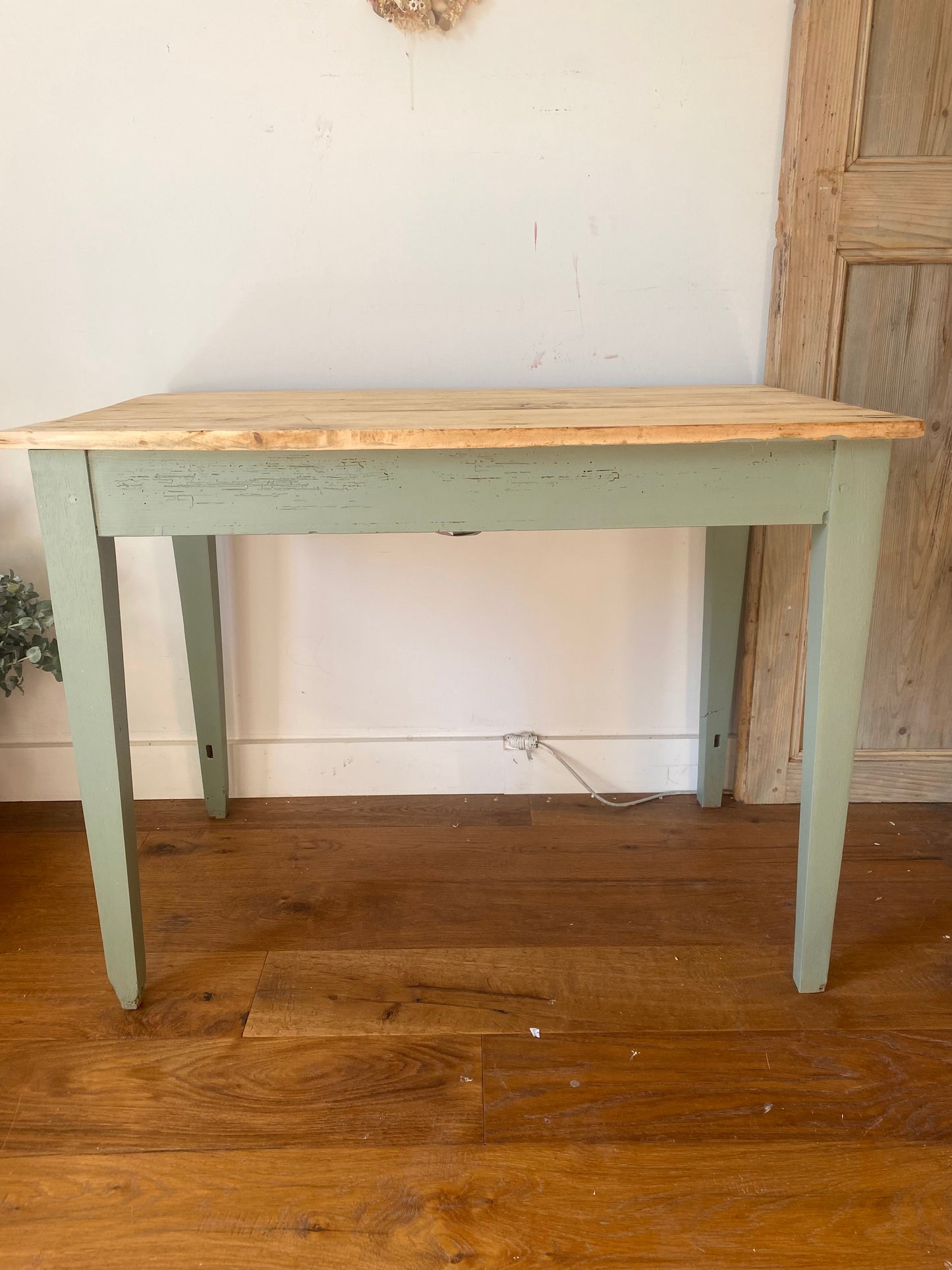 Bureau d’écolier en bois ancien rénové