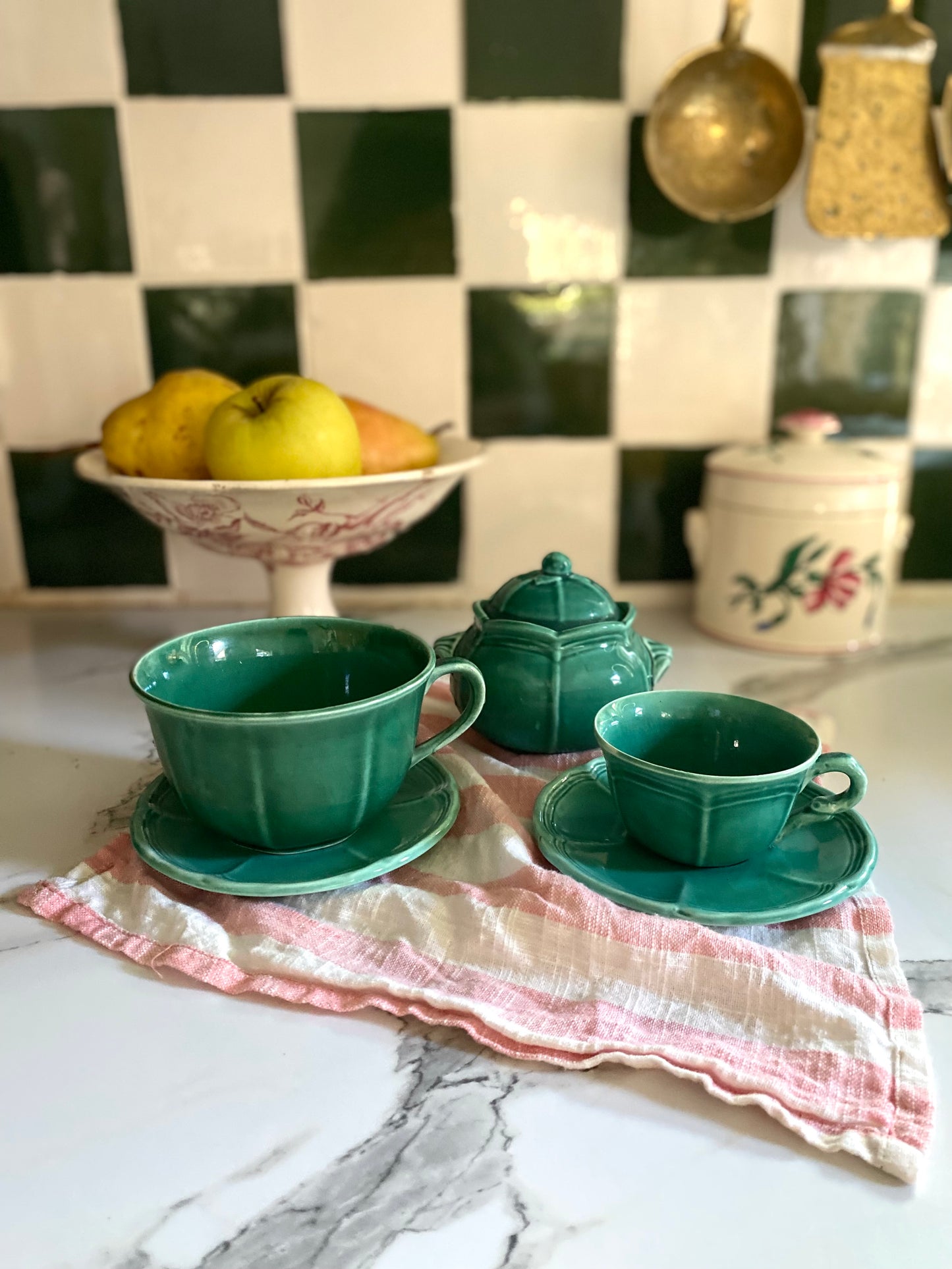 Duo de tasses et leur sucrier