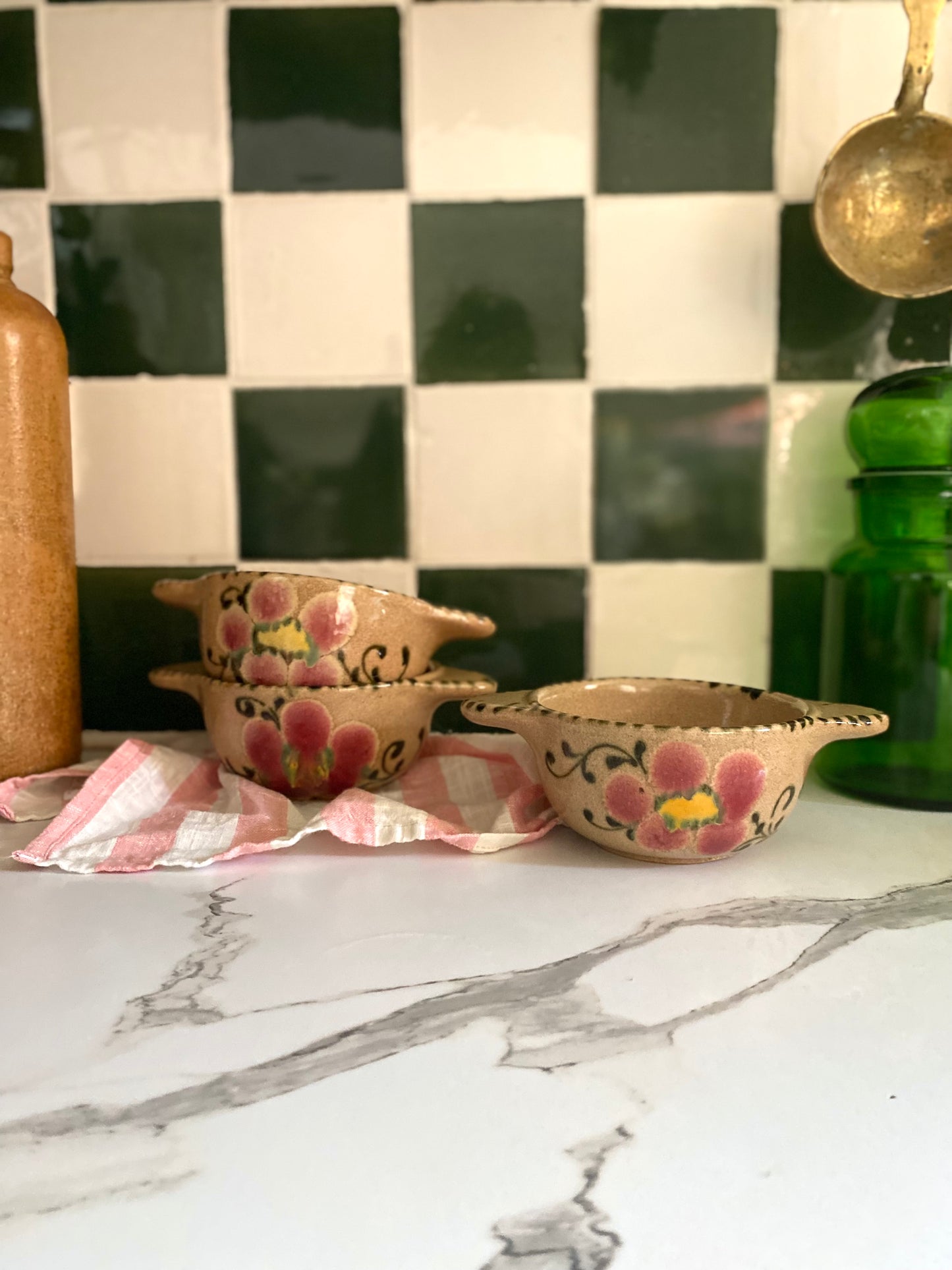 Bols en grès ancien