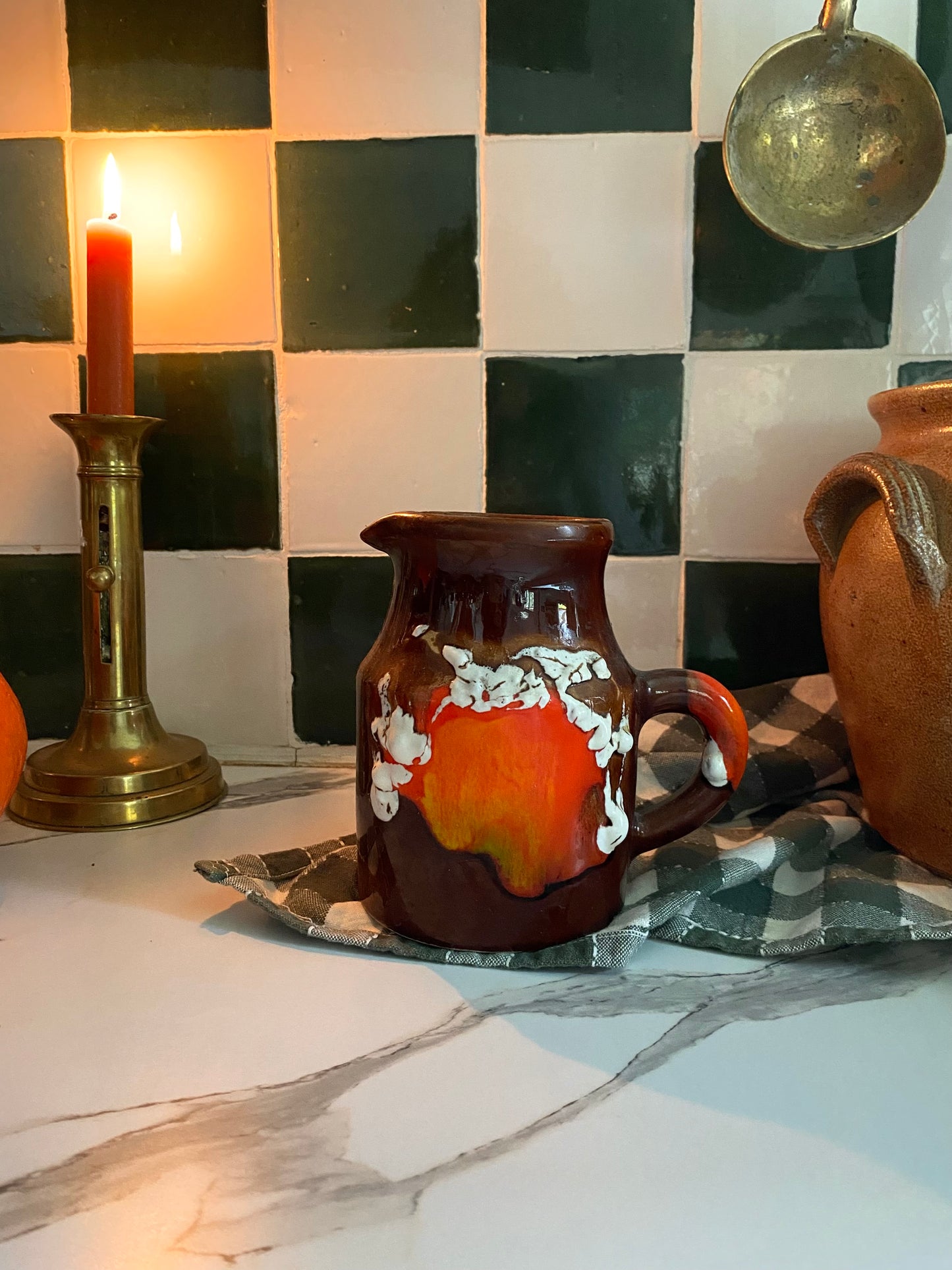 Duo de pichets en céramique ancienne