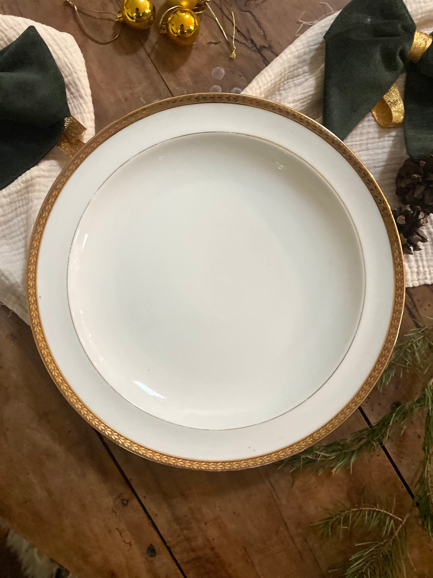 Plat de service en faïence ancienne