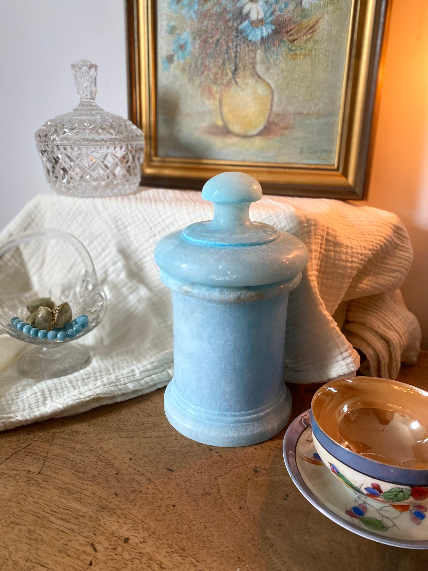 Pot d’apothicaire en albâtre bleu turquoise datant des années 1960.