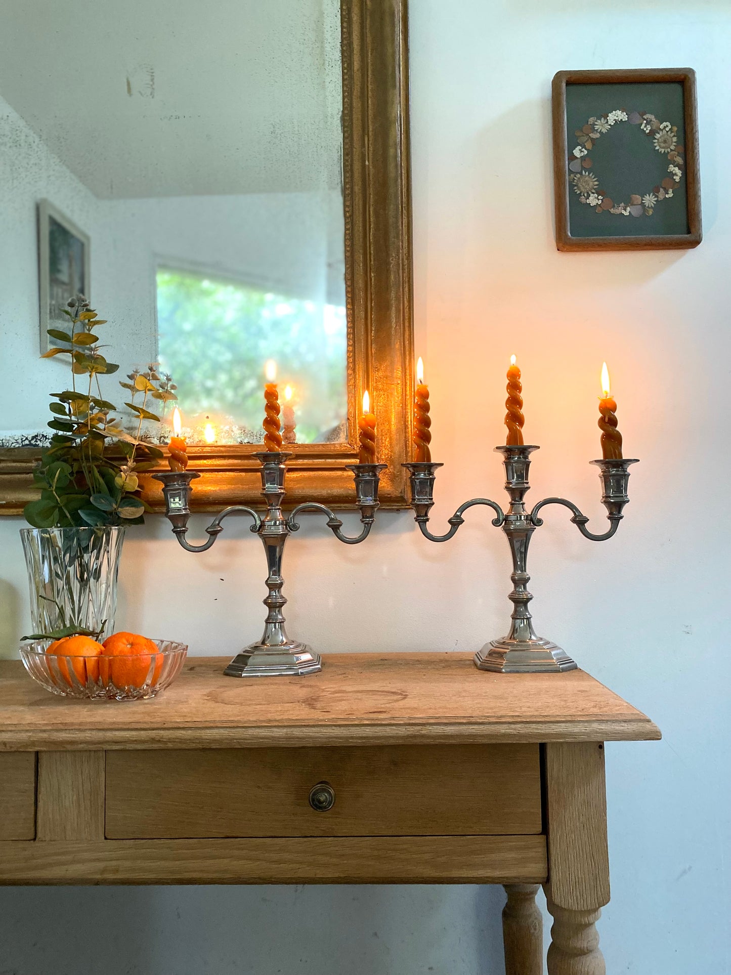 Paire de candélabres en métal argenté