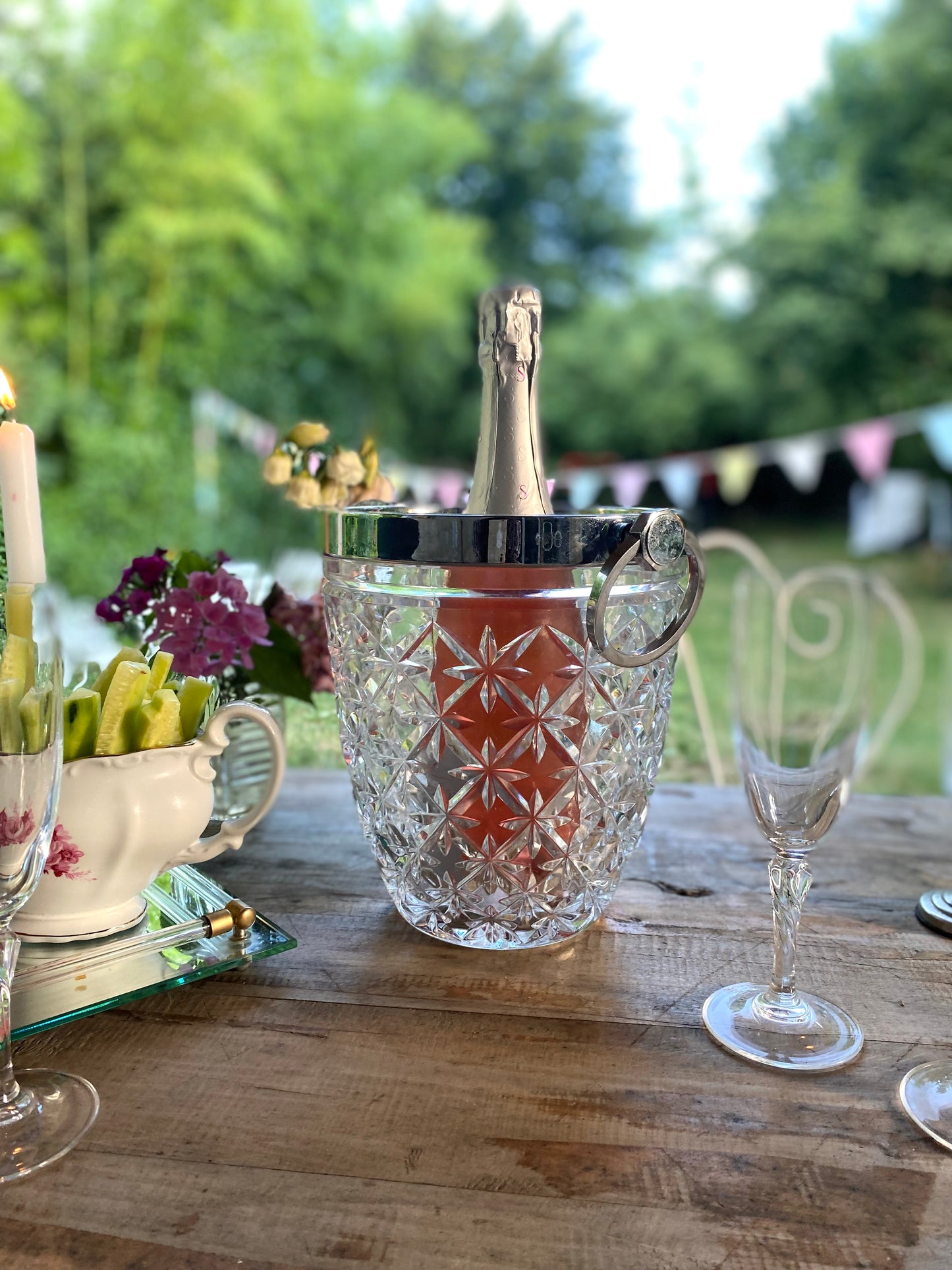 Seau à champagne ancien en verre moulé