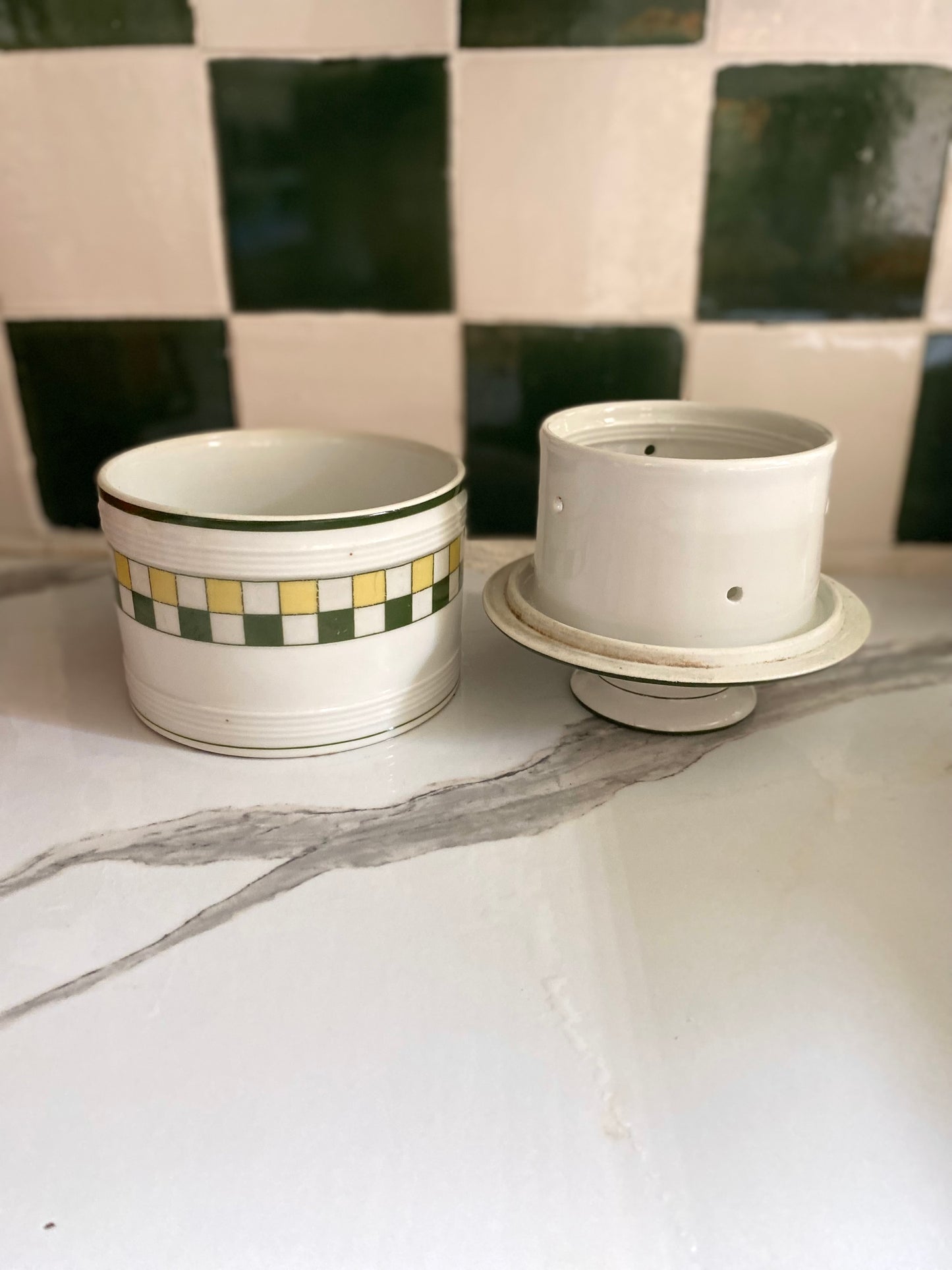 Pot en faïence ancienne