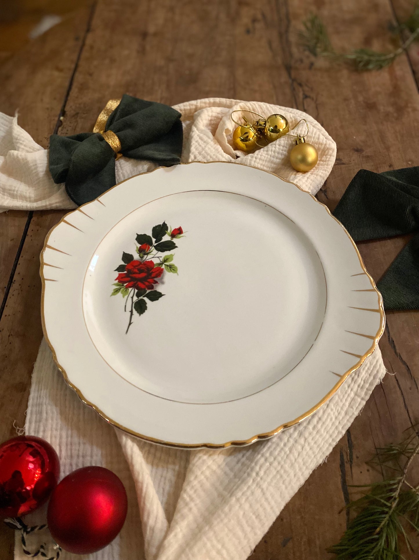 Plat de présentation en faïence ancienne