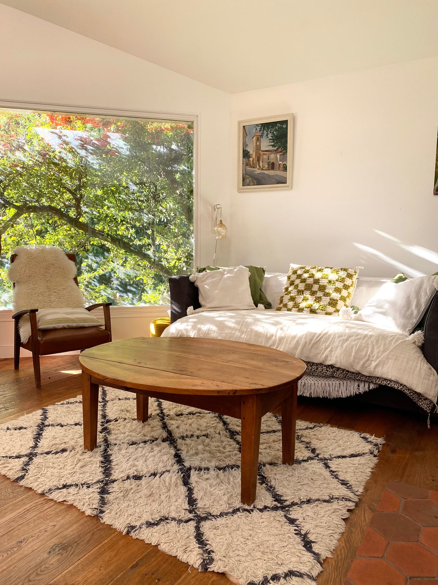 Table basse ancienne en noyer de 1900