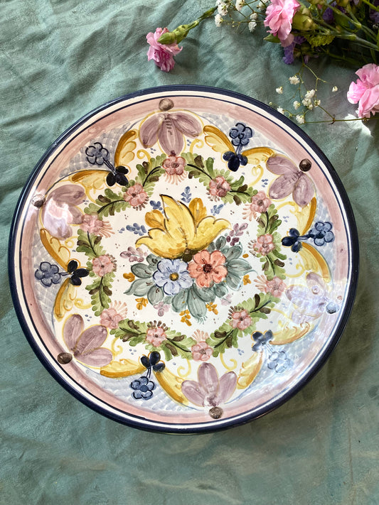 Plat creux en céramique ancienne