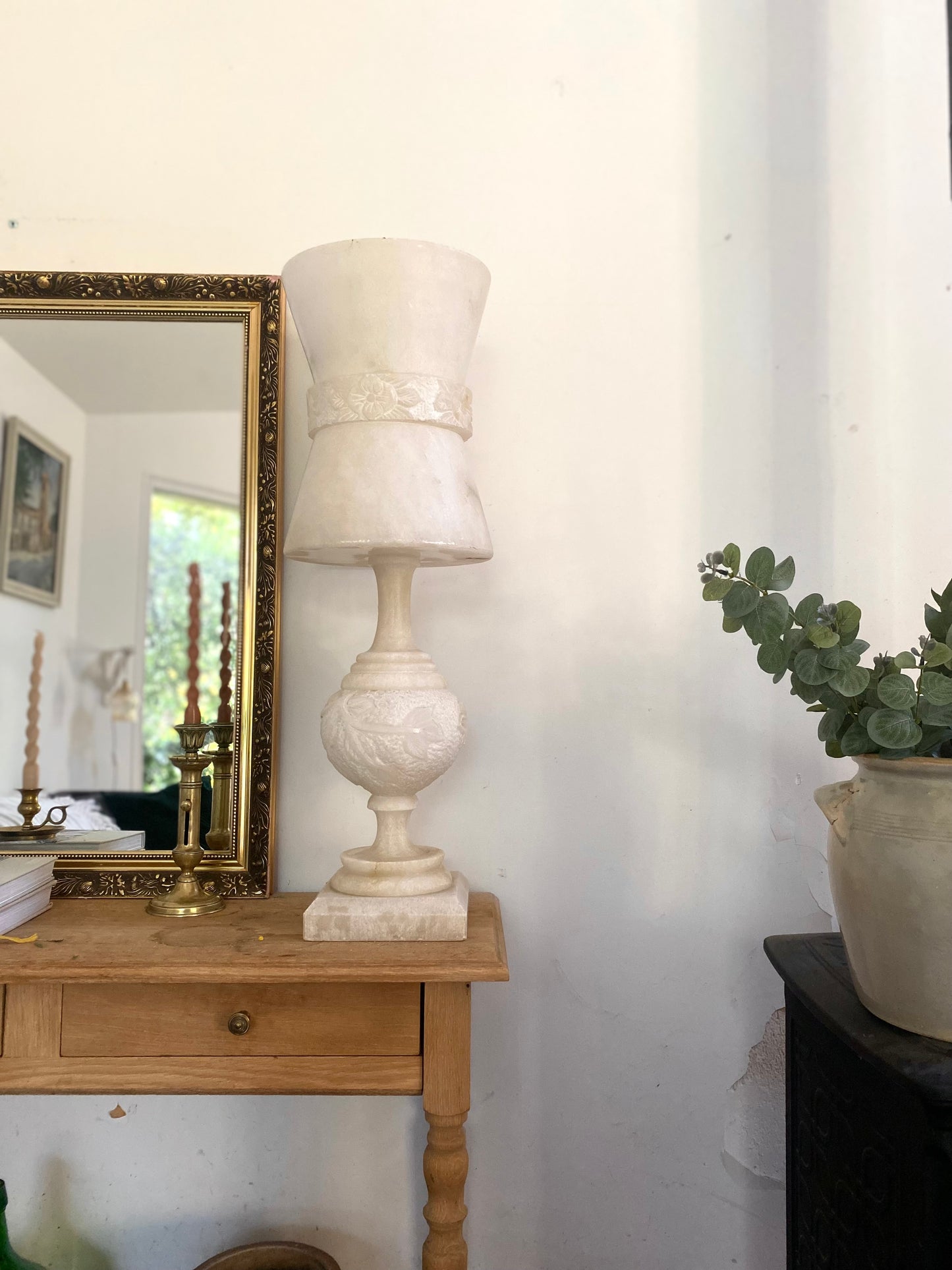 Grande Lampe d'Exception en Albâtre Sculpté - Style Néoclassique 1950