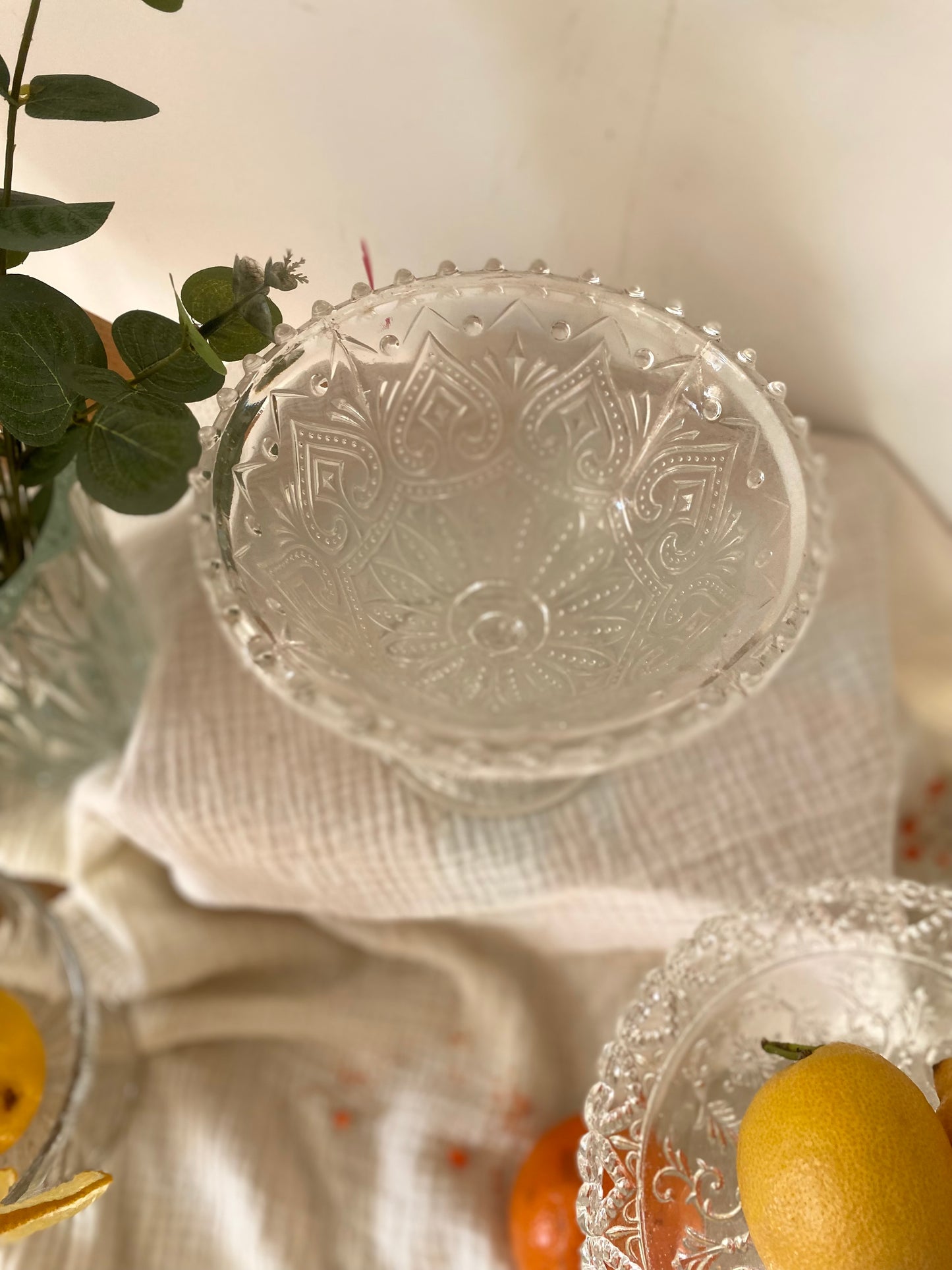 Superbe drageoir Ancien en Verre Moulé – Motif "Cœur & Lyre" – Style EAPG