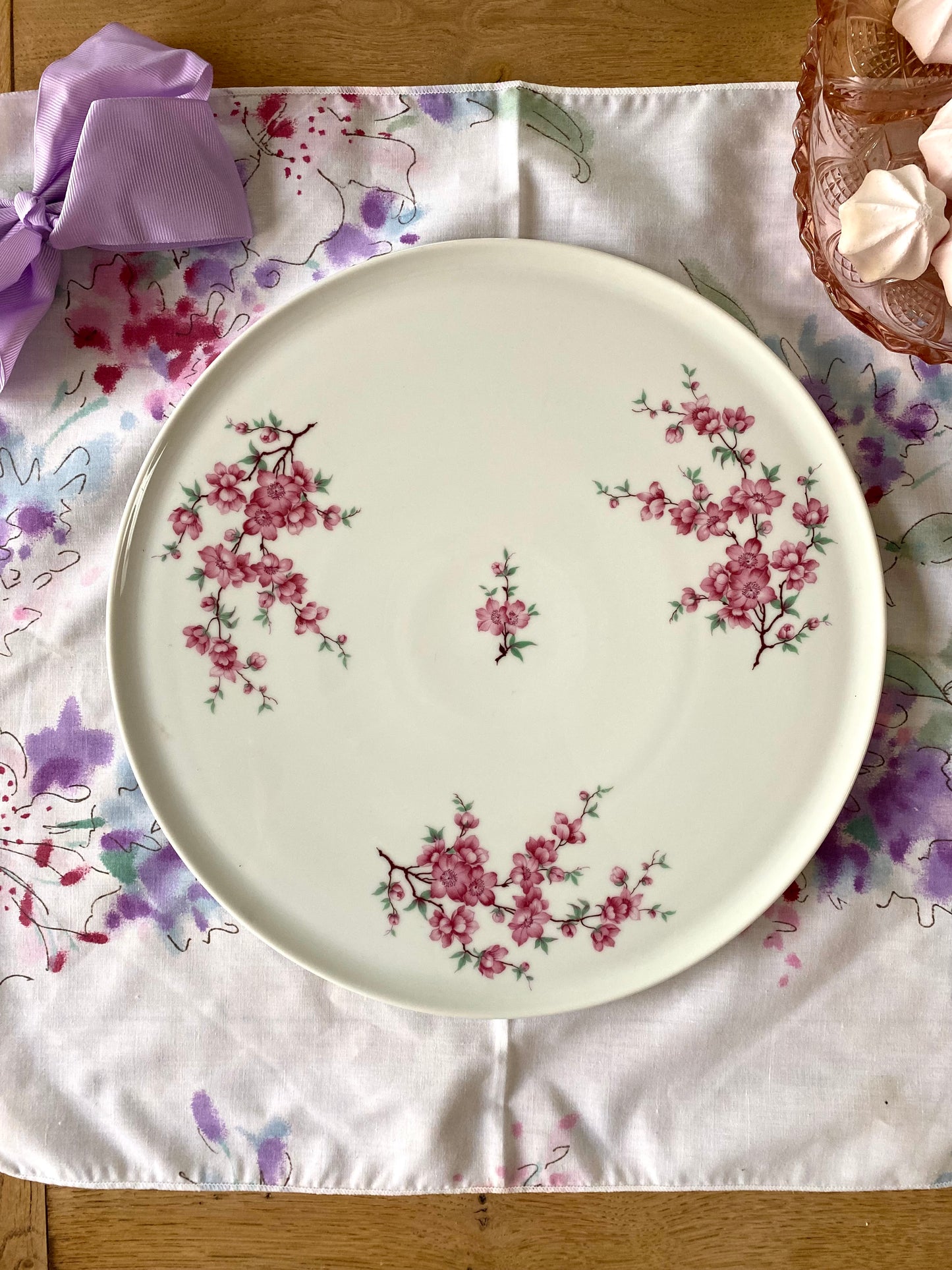 Plat à tarte en porcelaine à décor floral