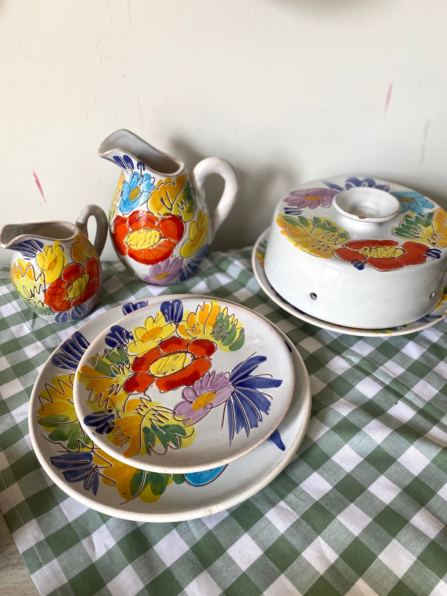 Duo de pichets en faïence peinte main - motif floral