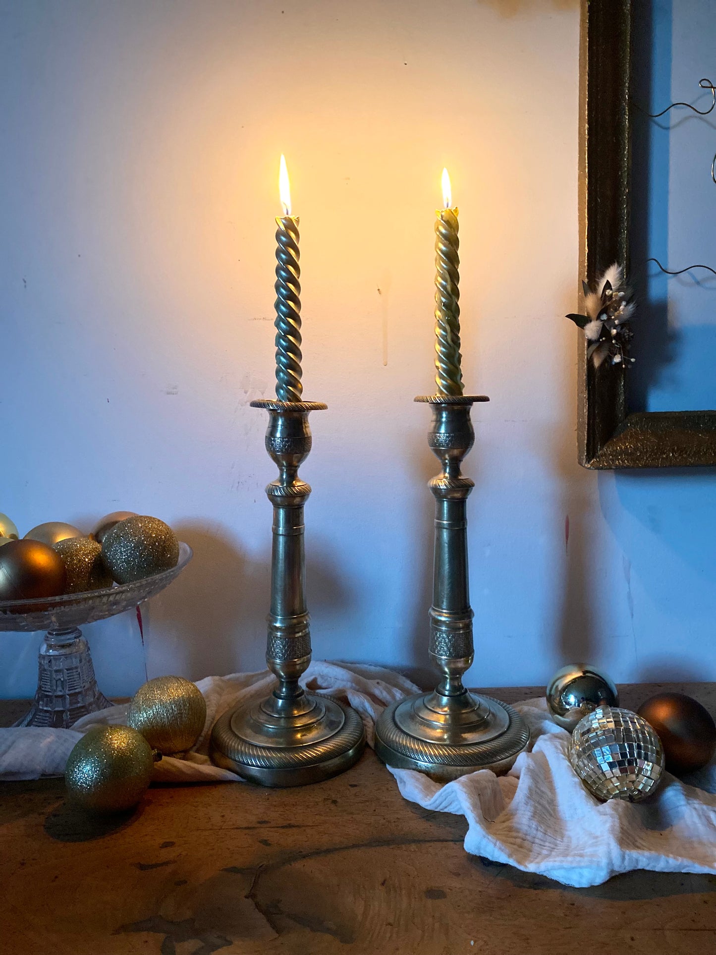 Paire de bougeoirs en laiton fin XIXe